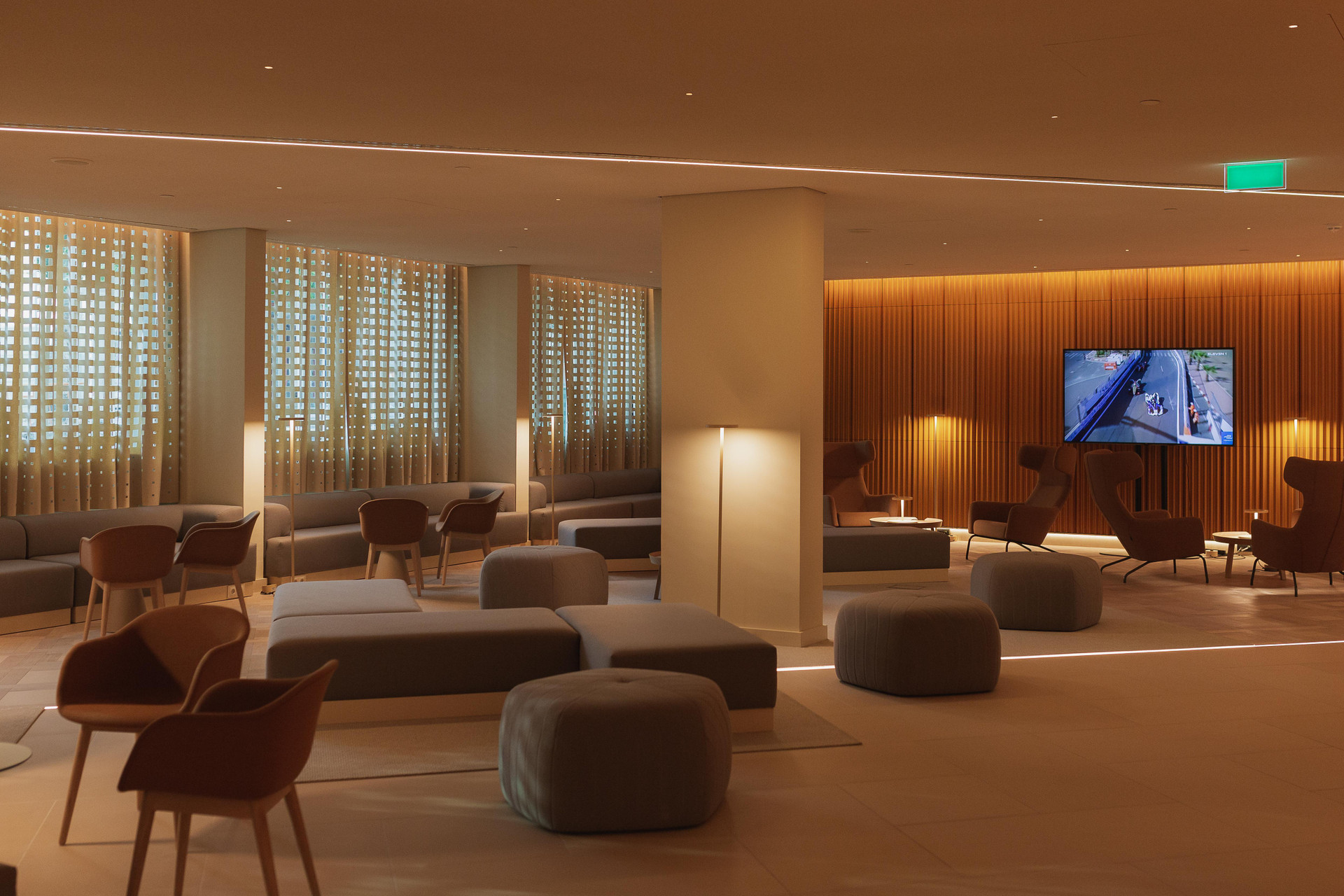 Vista Lobby Lumen Hotel & The Lisbon Light Show