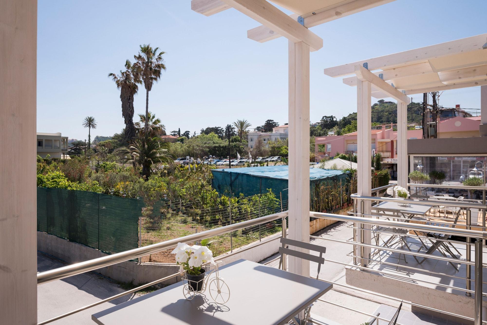 Vista Exterior Athina Apartments