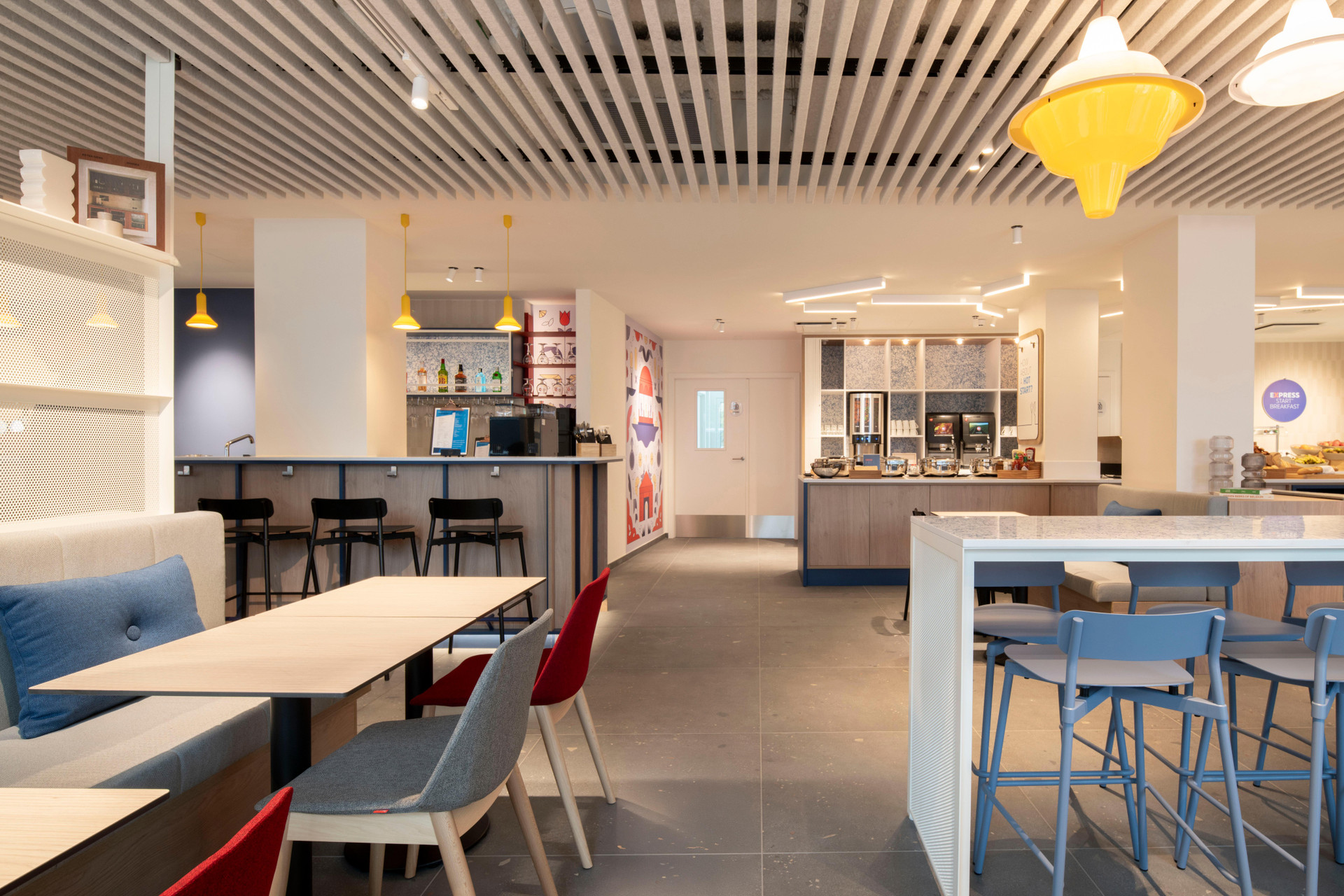 Bar/Salón Holiday Inn Express & Suites Ghent by IHG