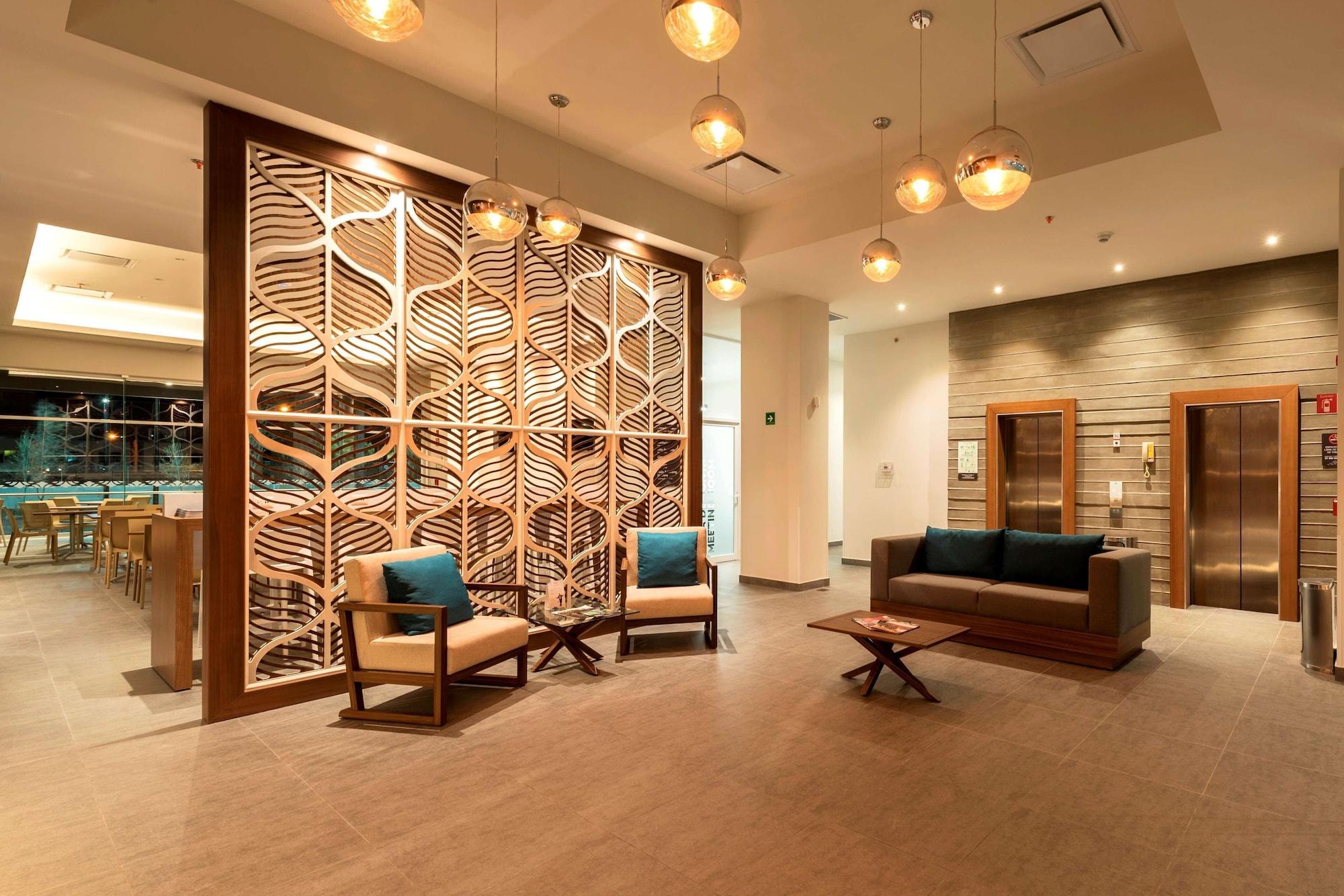 Vista Lobby Microtel Inn & Suites by Wyndham San Luis Potosi