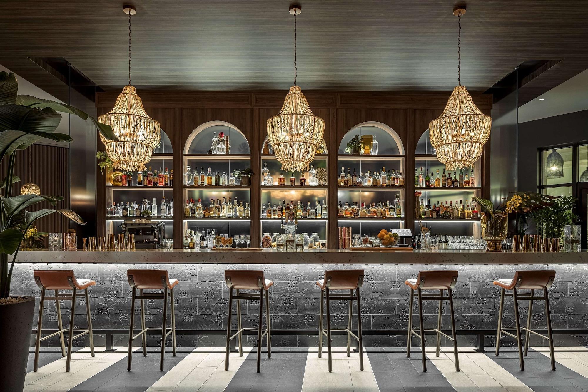 Bar/Salón THesis Hotel Miami Coral Gables, Curio Collection by Hilton