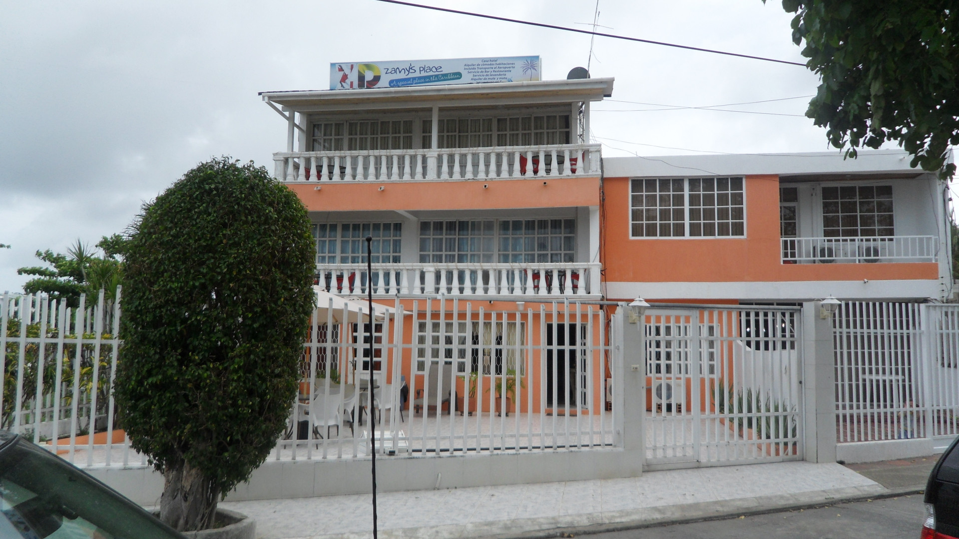 Vista Exterior Hotel Zamy's place
