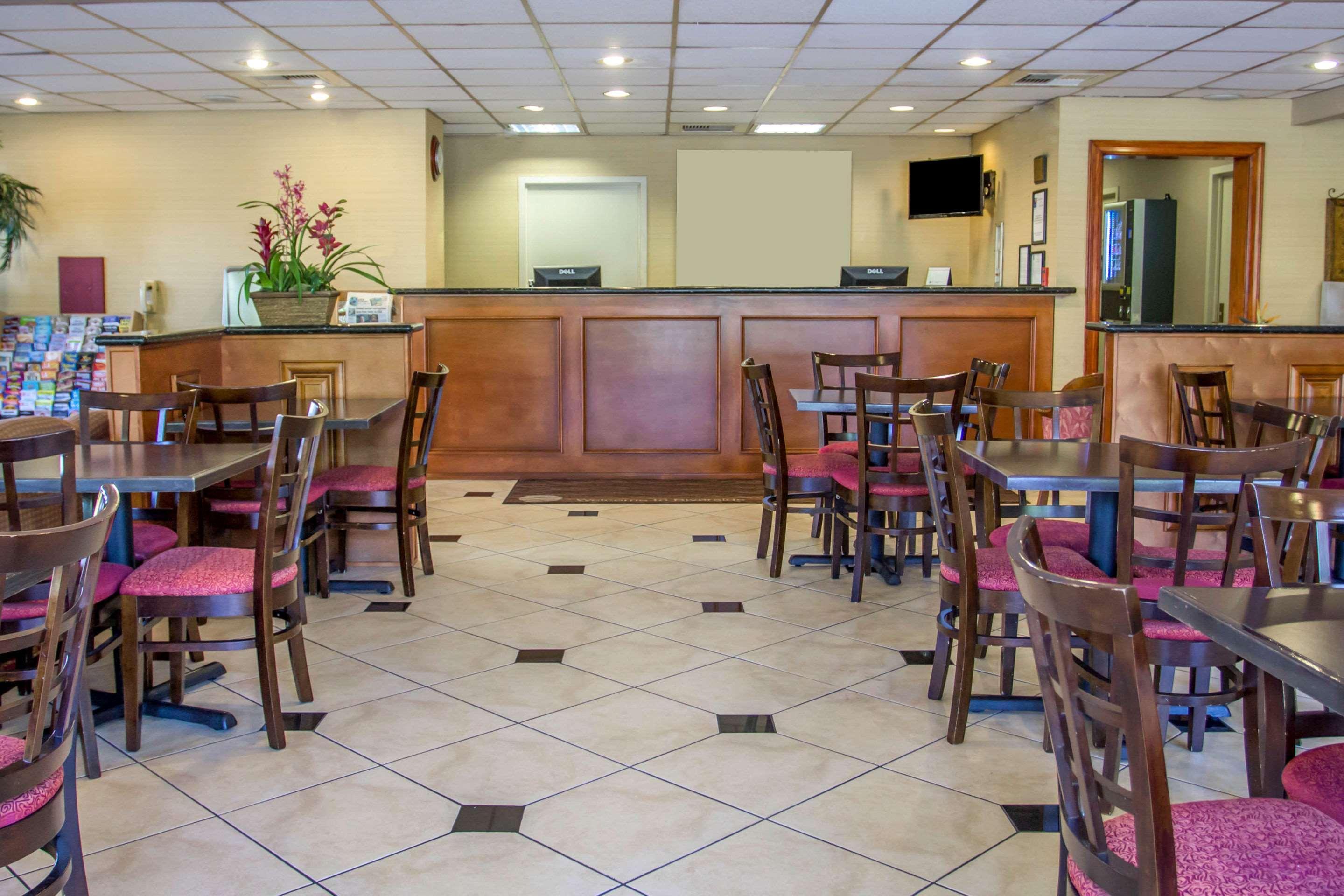 Vista Lobby Quality Inn Riverside near UCR and Downtown