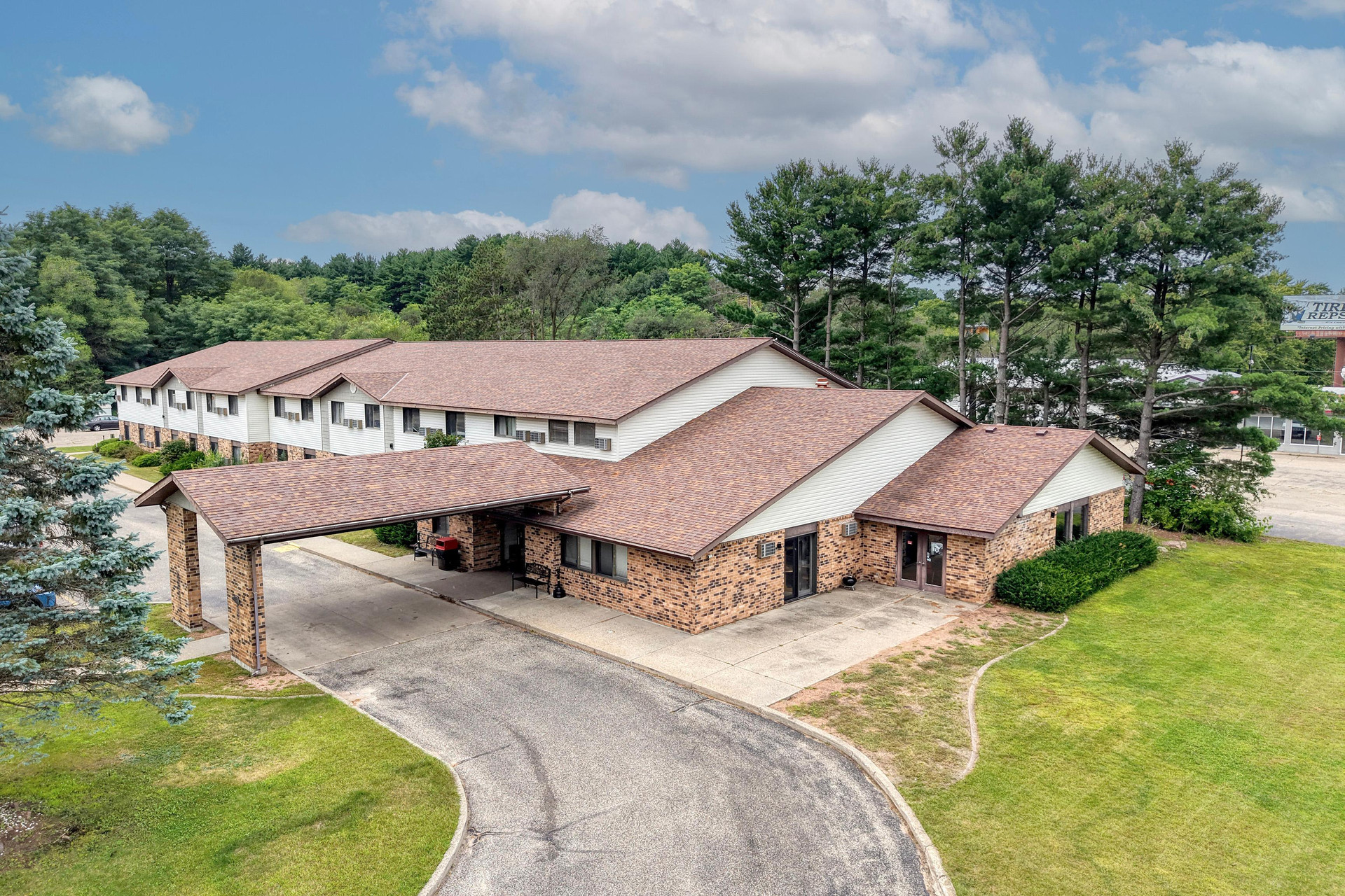 Vista Exterior Wautoma Inn by OYO Near Airport WI 73