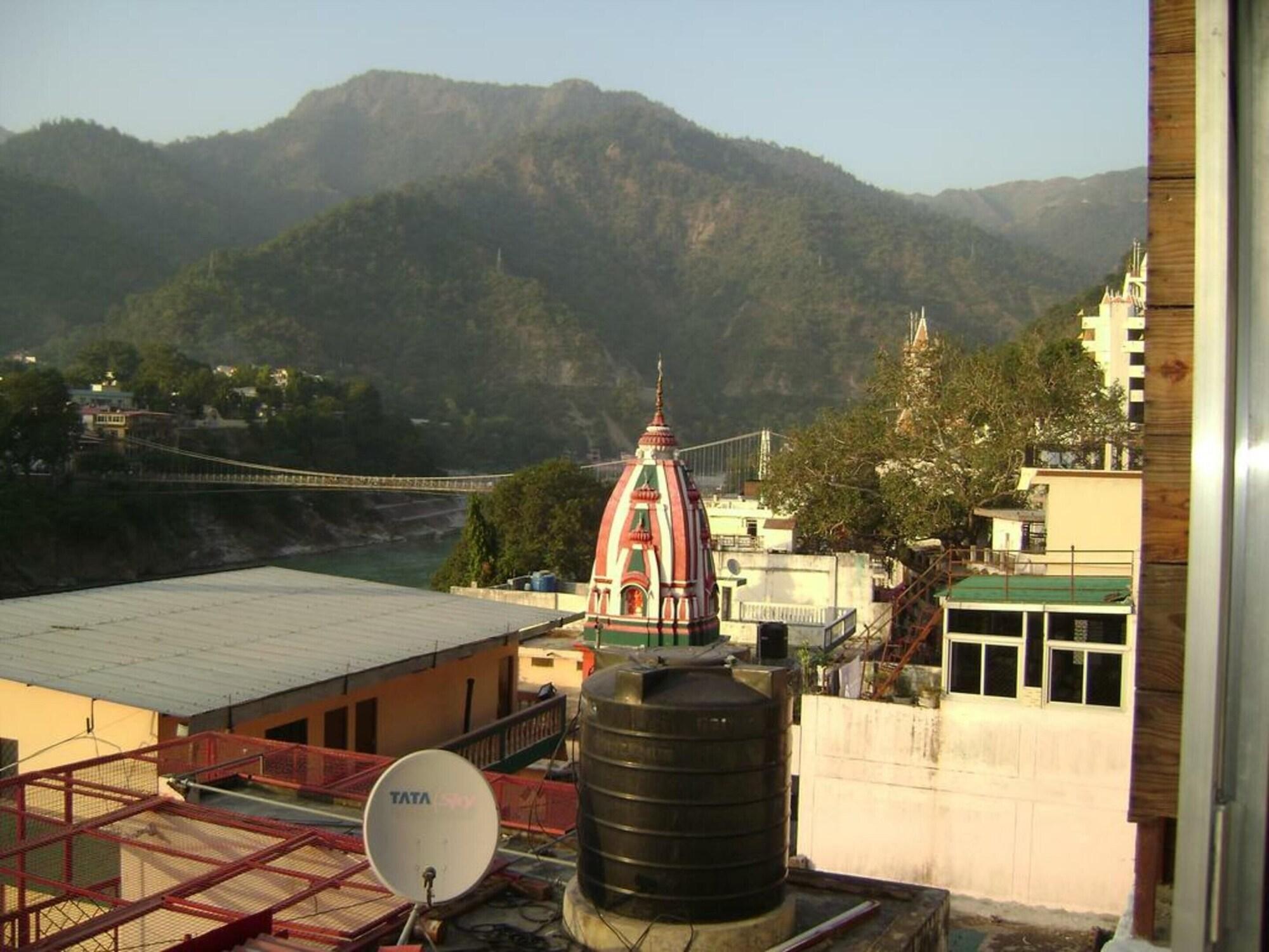 Varios BlueStays Hostel