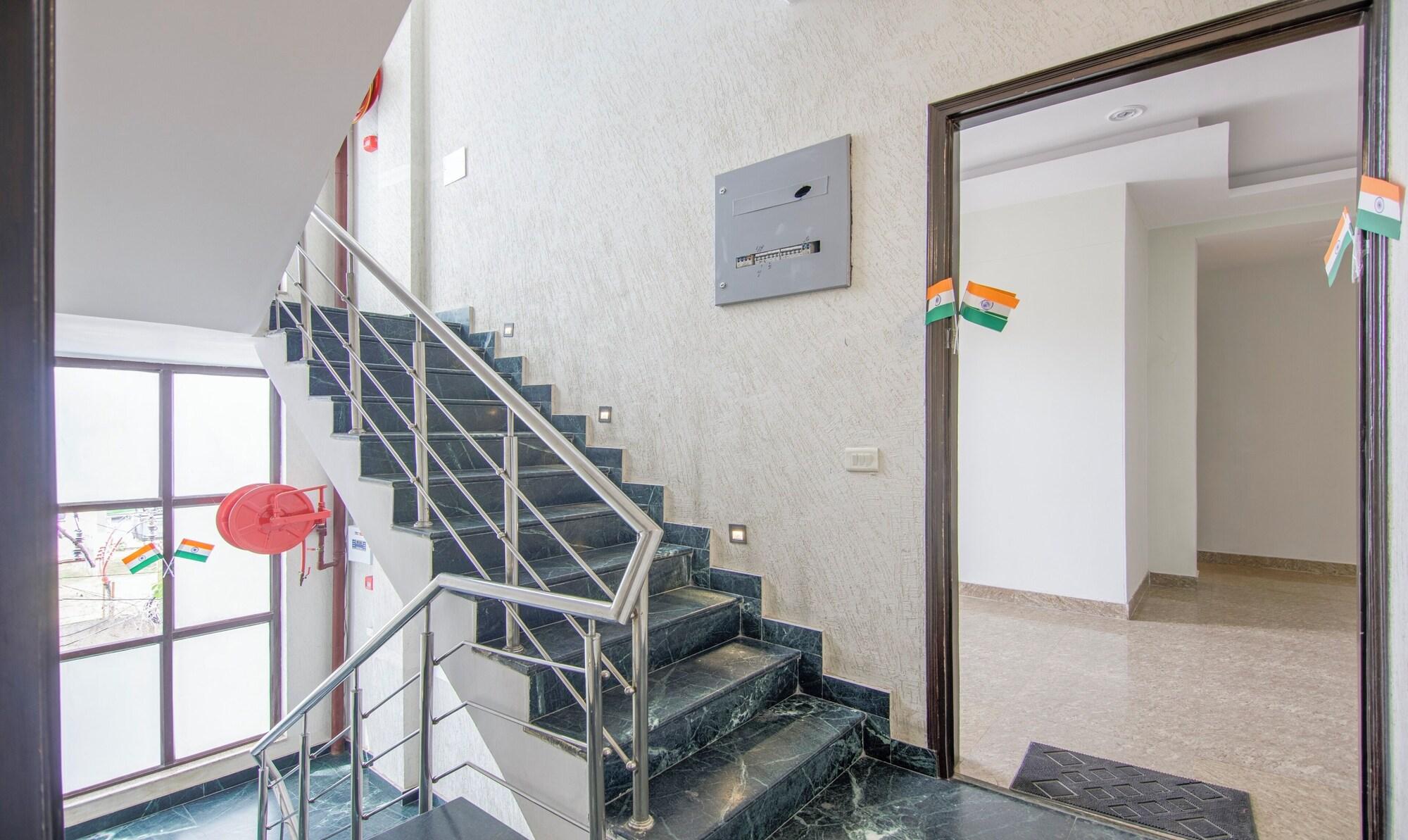 Varios Treebo Swastika Premium