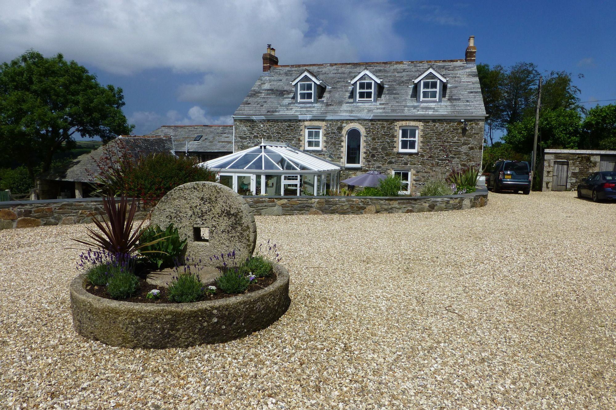 Varios Treveighan Farmhouse