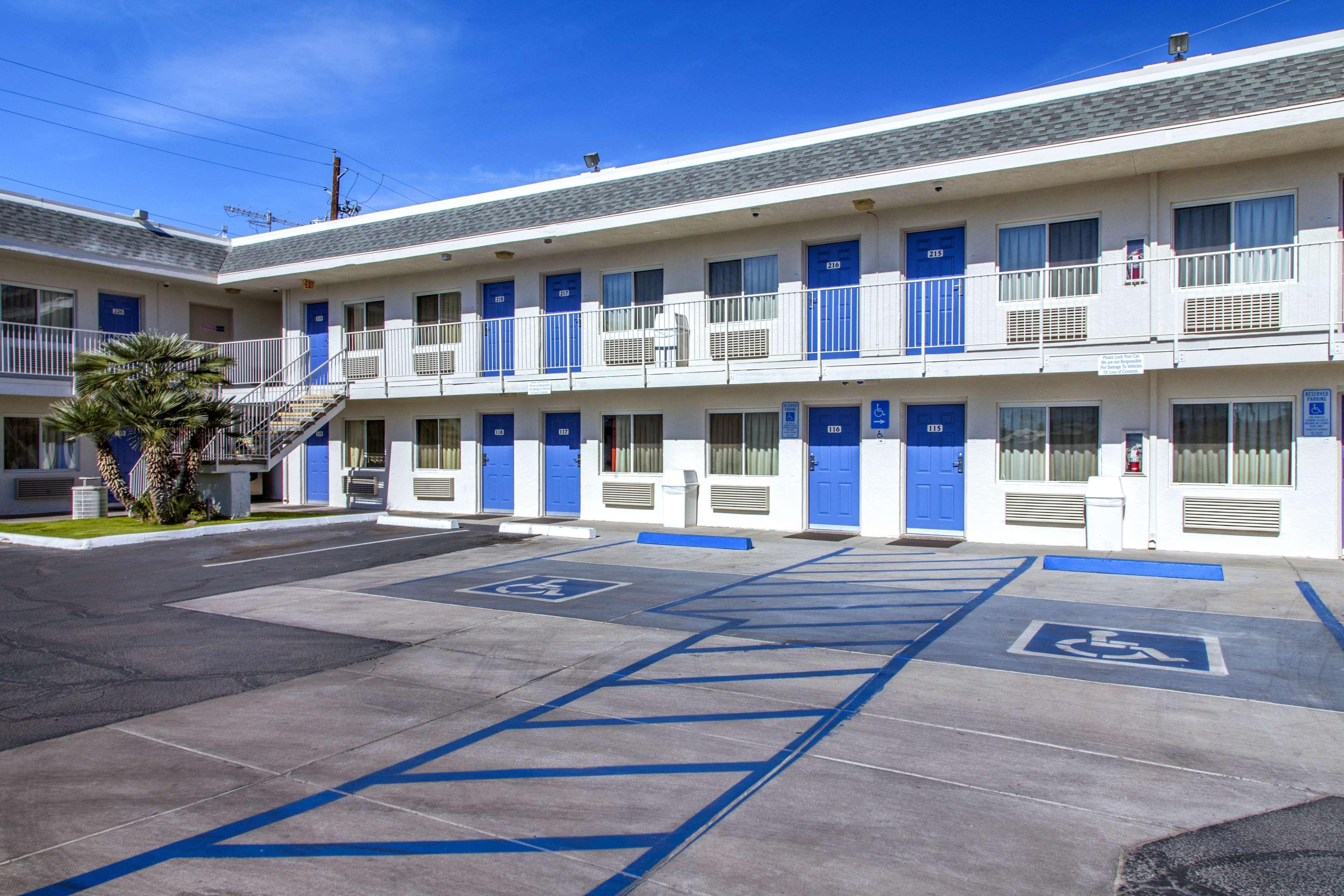 Varios Motel 6 Phoenix, AZ - Airport - 24th Street