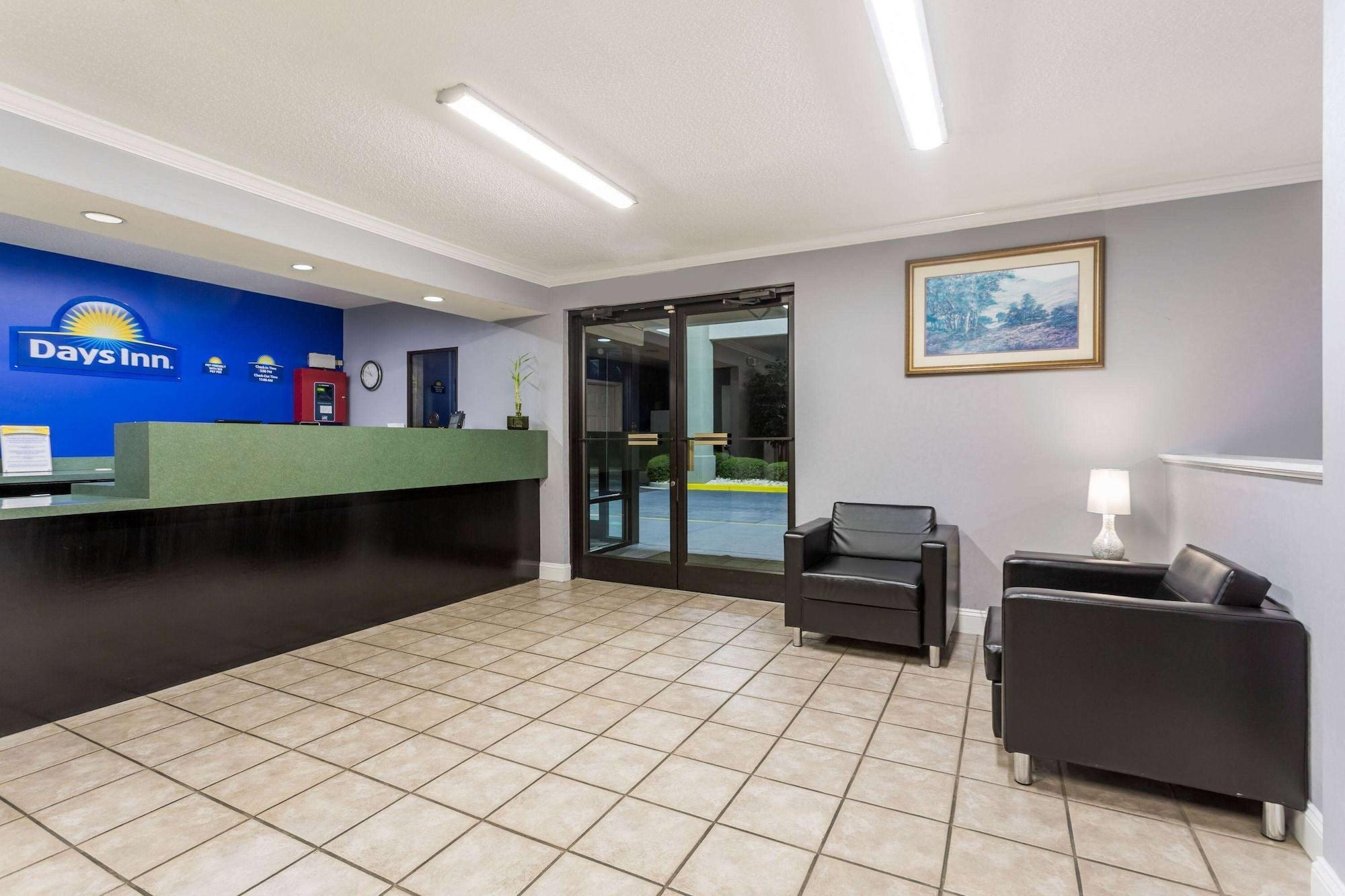 Vista Lobby Days Inn by Wyndham Lugoff