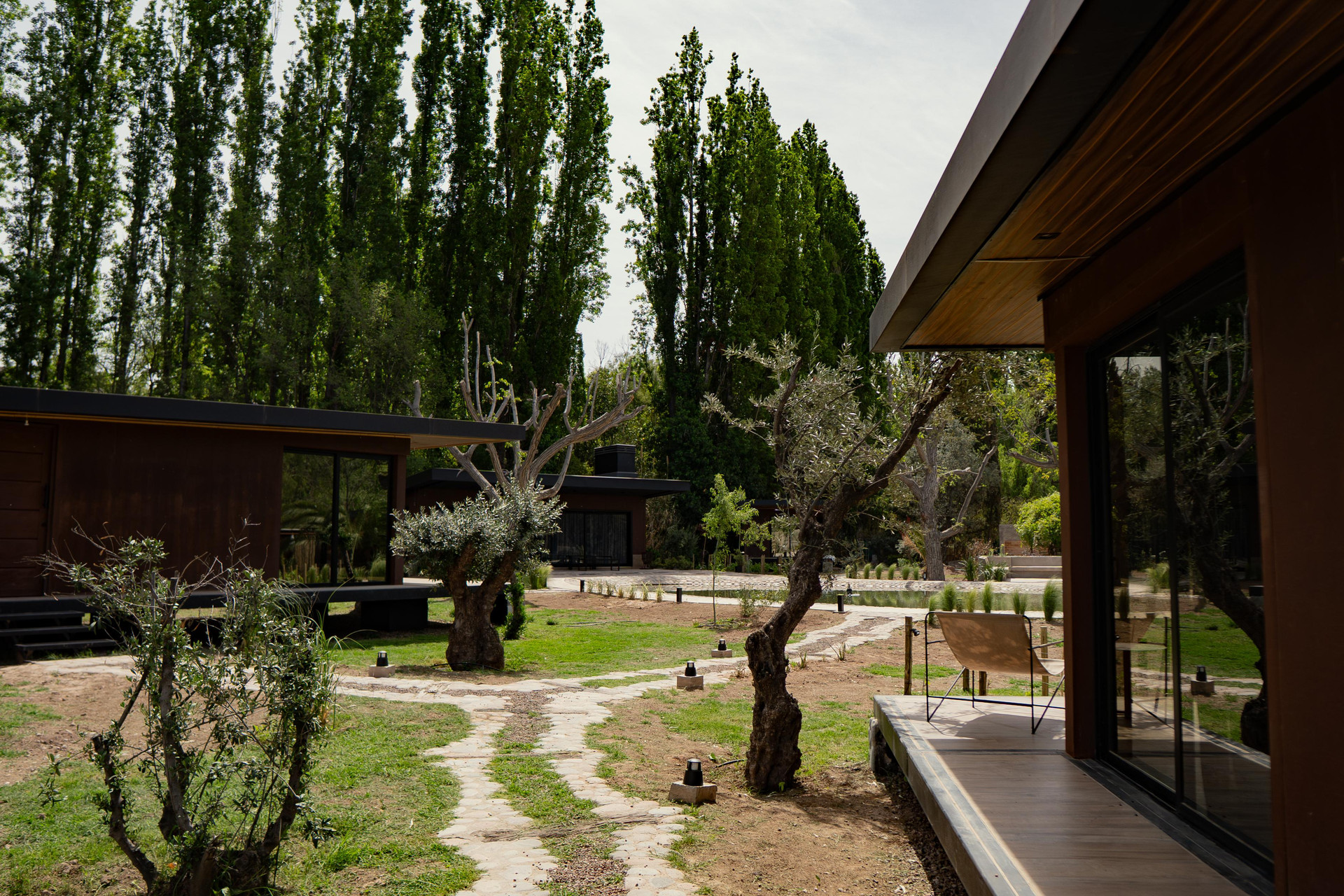 Vista da fachada Lun Lodges