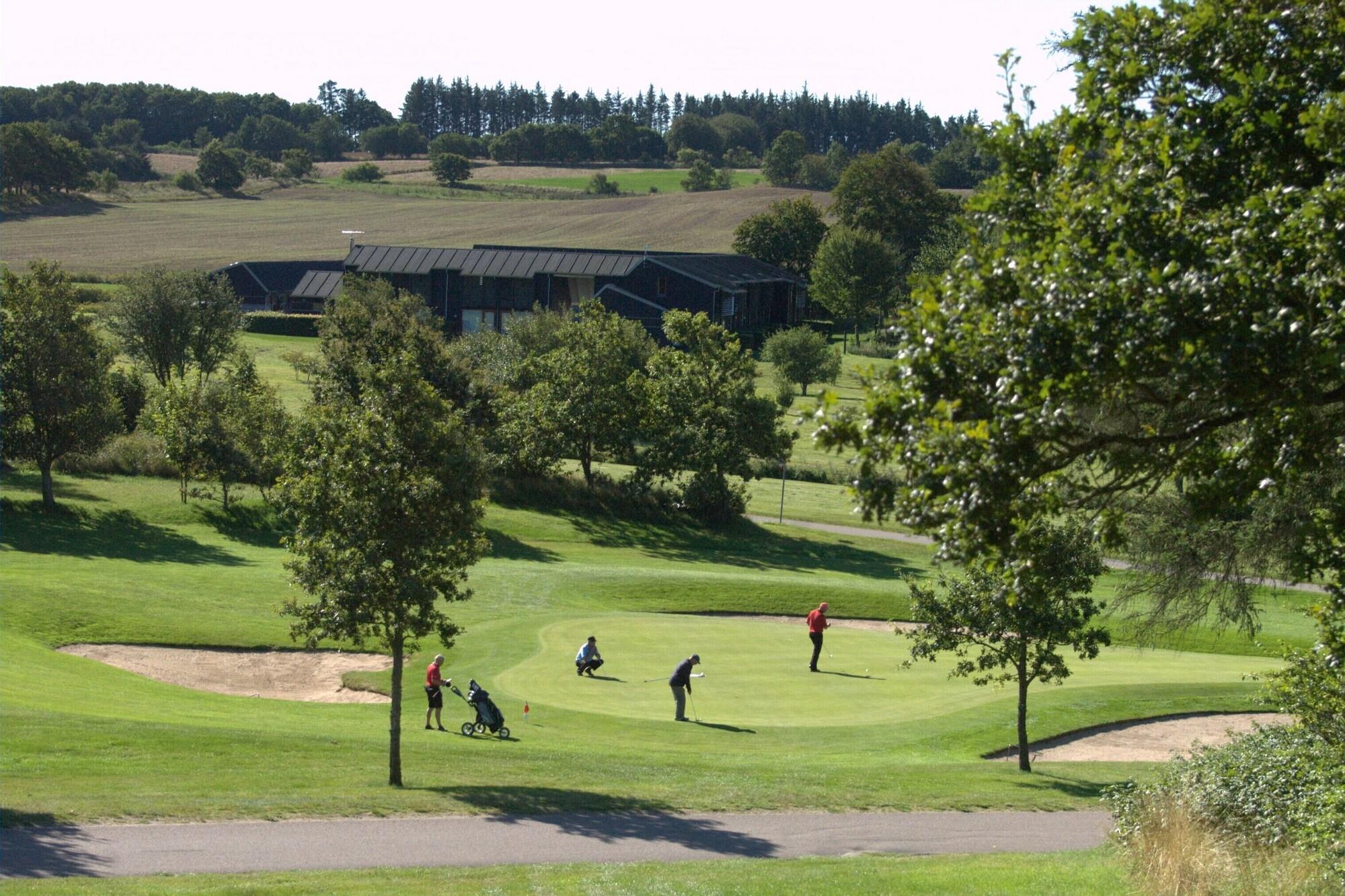 Varios Hjarbæk Fjord Golfcenter