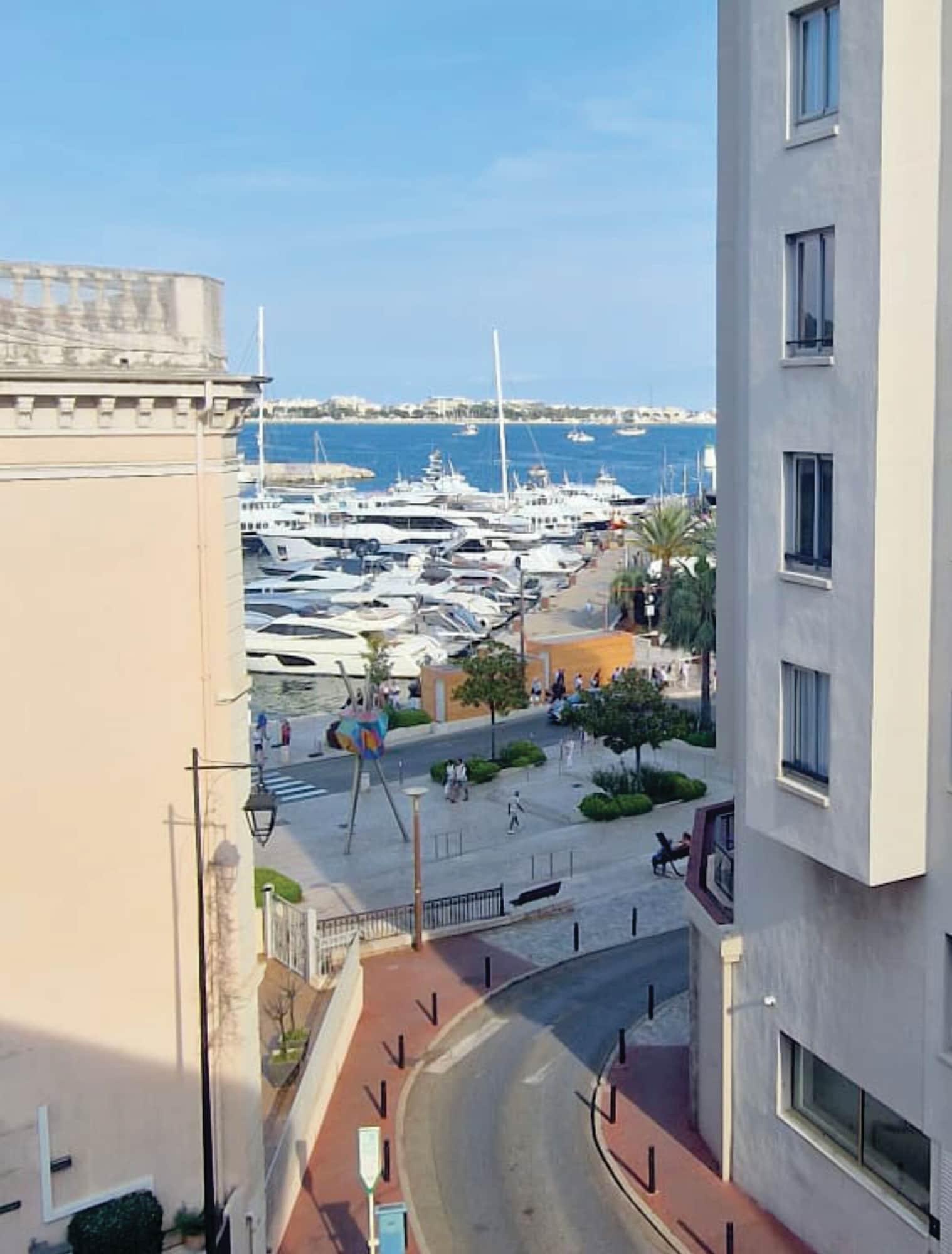 Vista Exterior Apartments in the old town