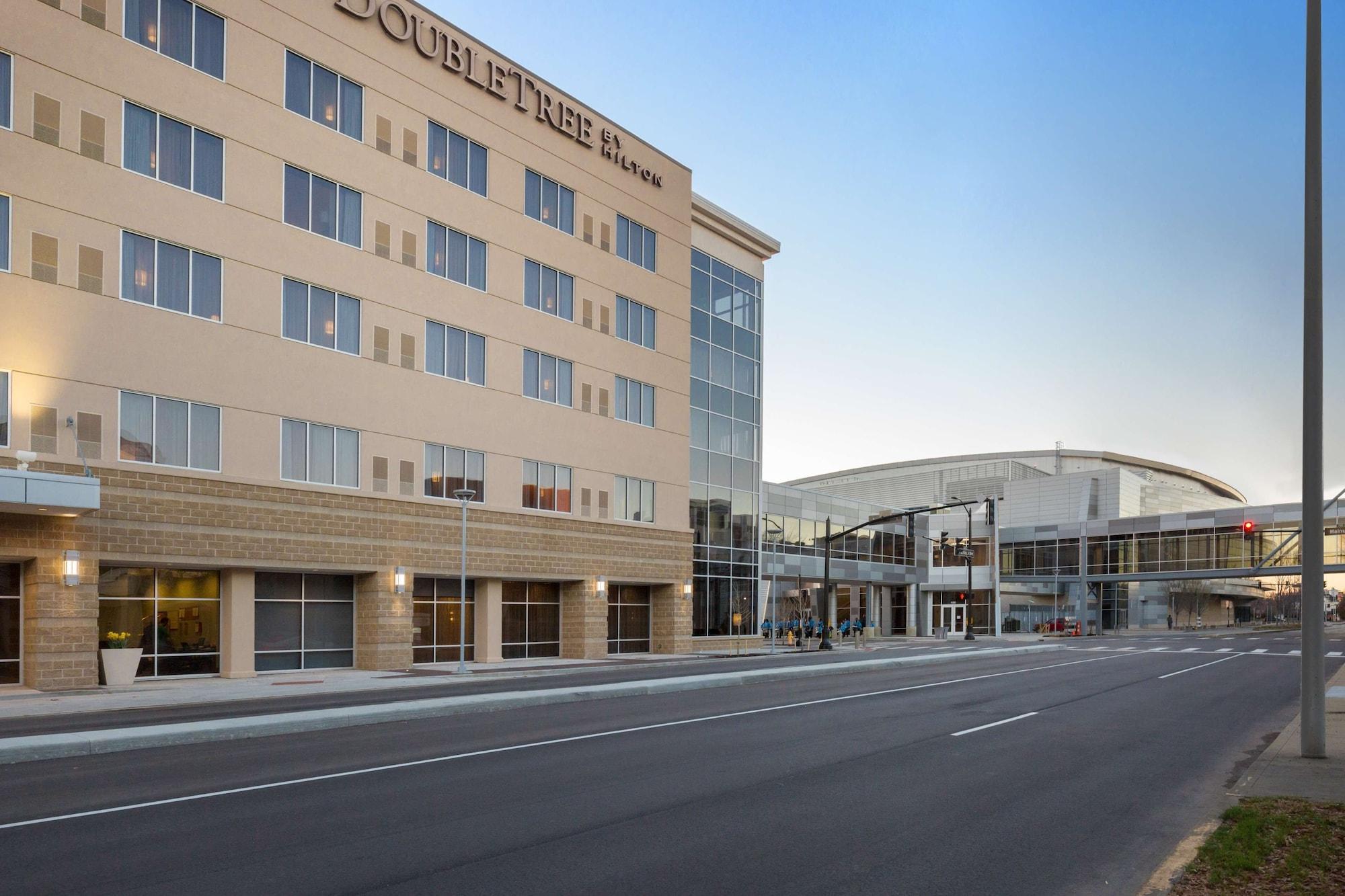 Vista Exterior DoubleTree by Hilton Evansville