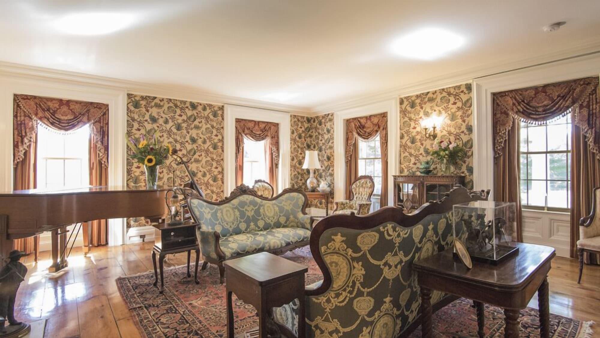 Vista Lobby Brinckerhoff Inn