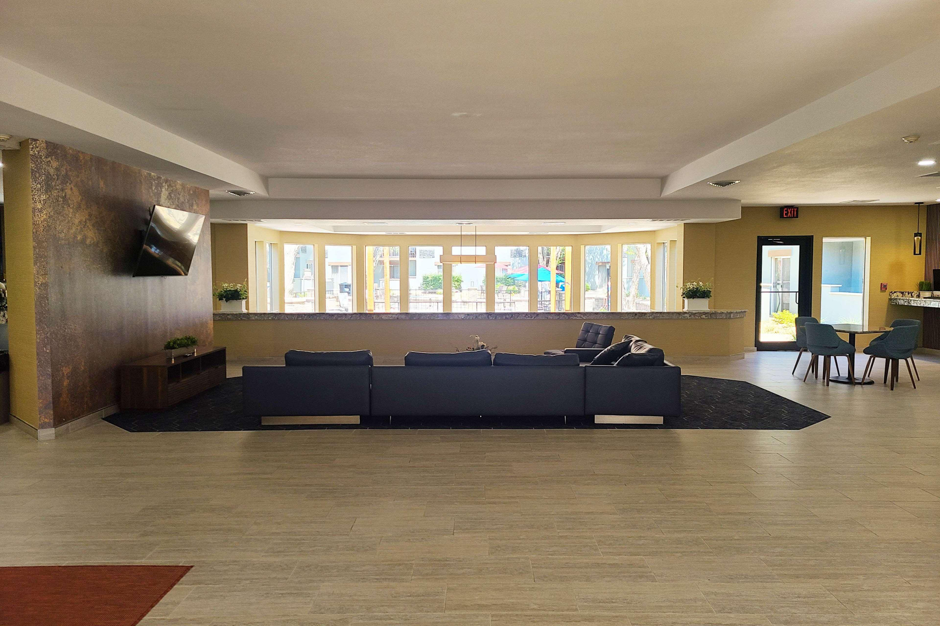 Vista Lobby Endeavor Inn & Suites, Trademark Collection by Wyndham