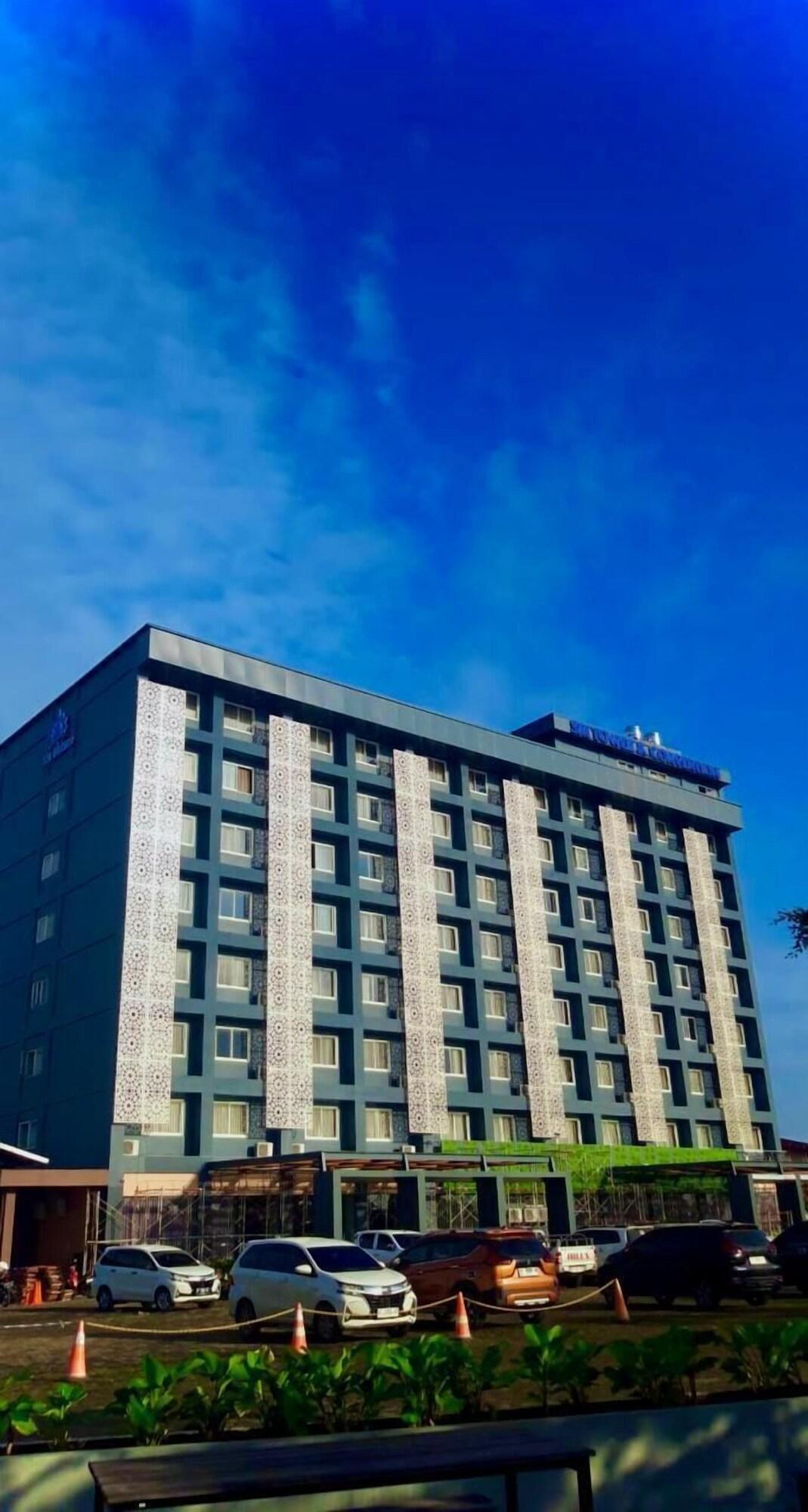 Vista Exterior SM Tower Hotel & Convention Center Berau