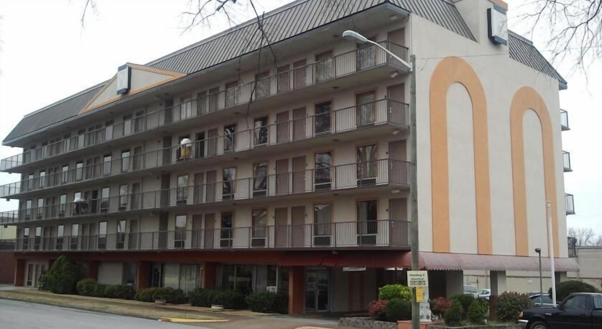 Varios Studio 9 Inn & Suites