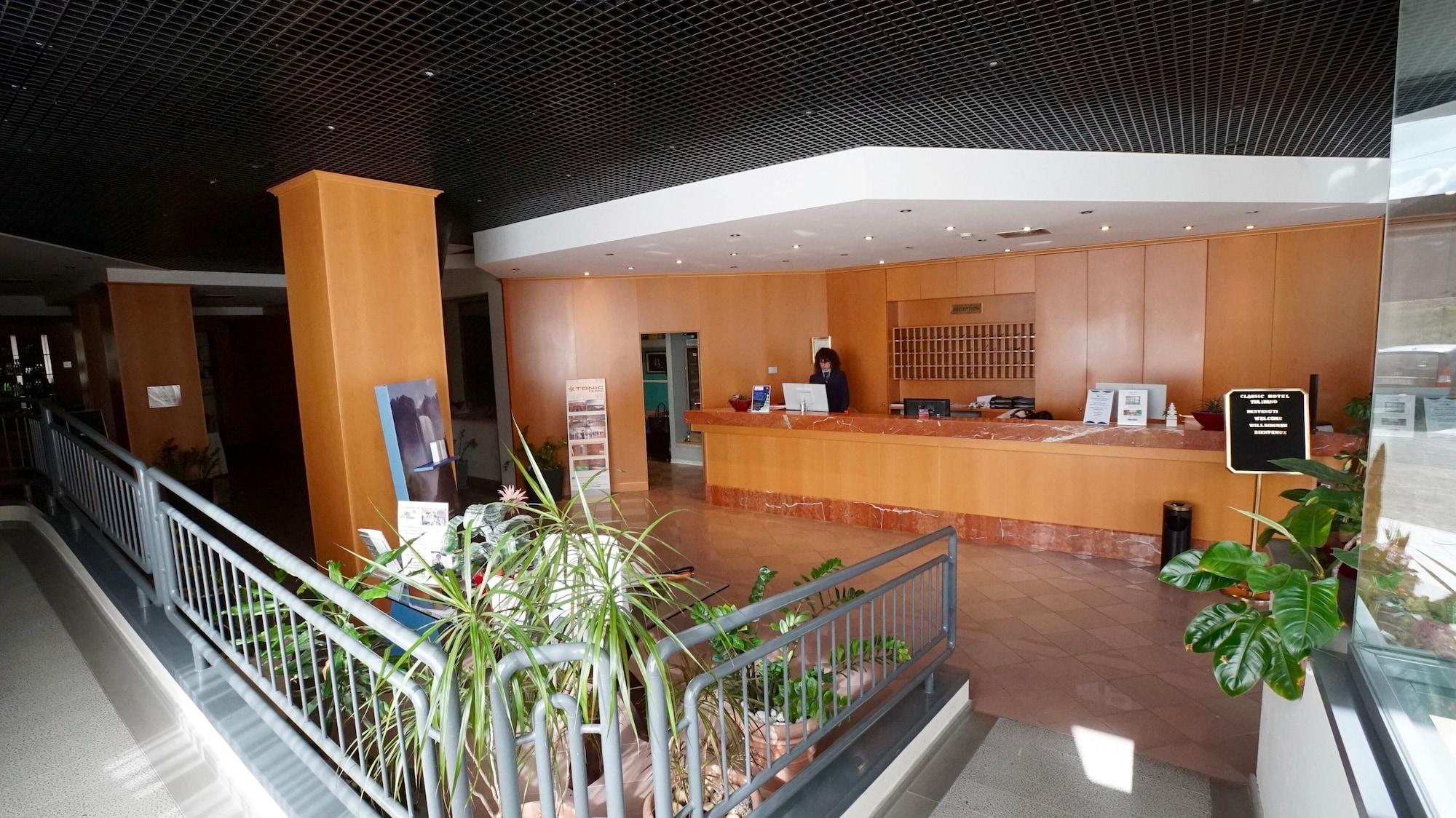 Vista Lobby Classic Hotel Tulipano