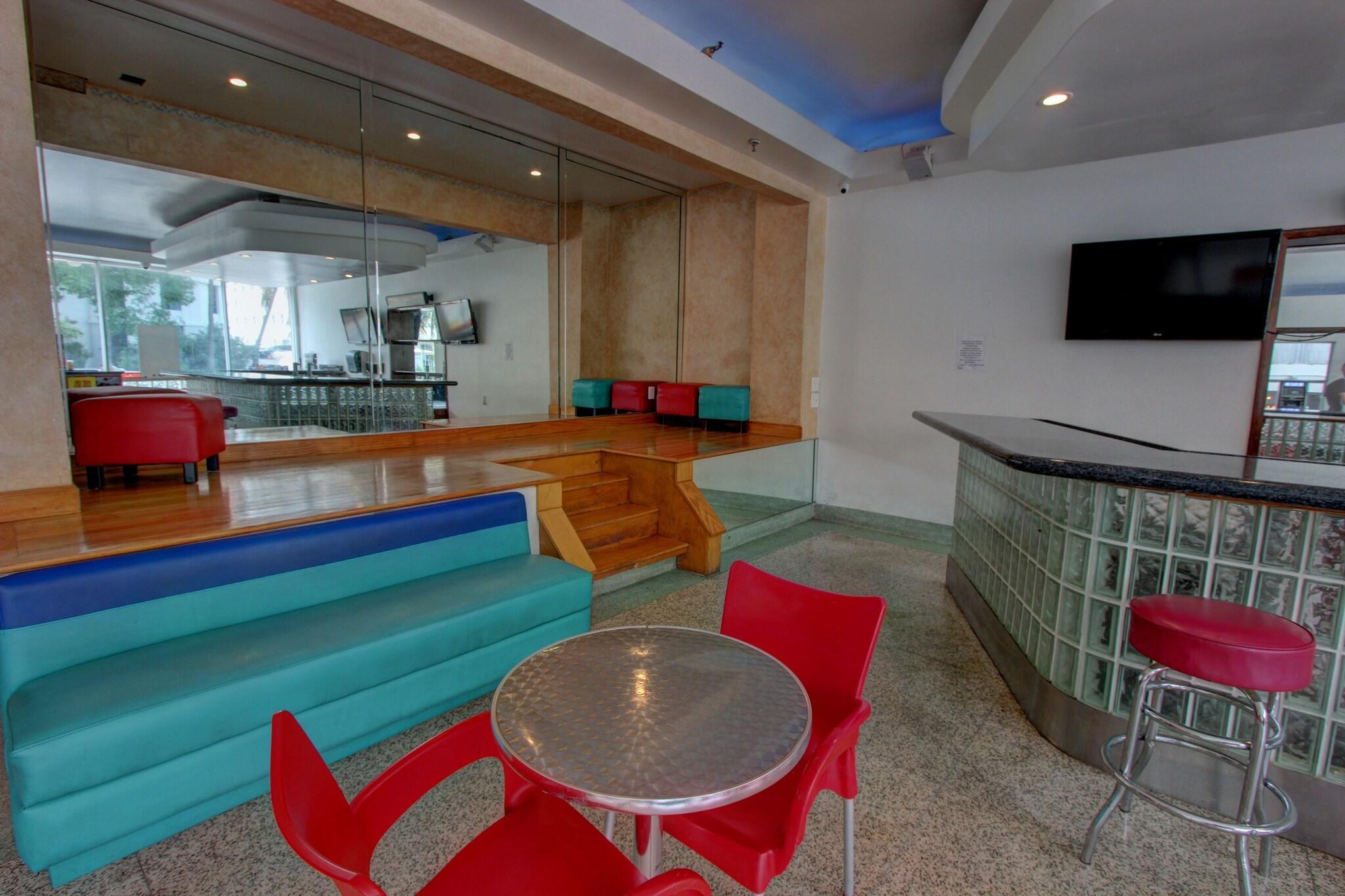 Bar/Salón Geneva Hotel Miami Beach
