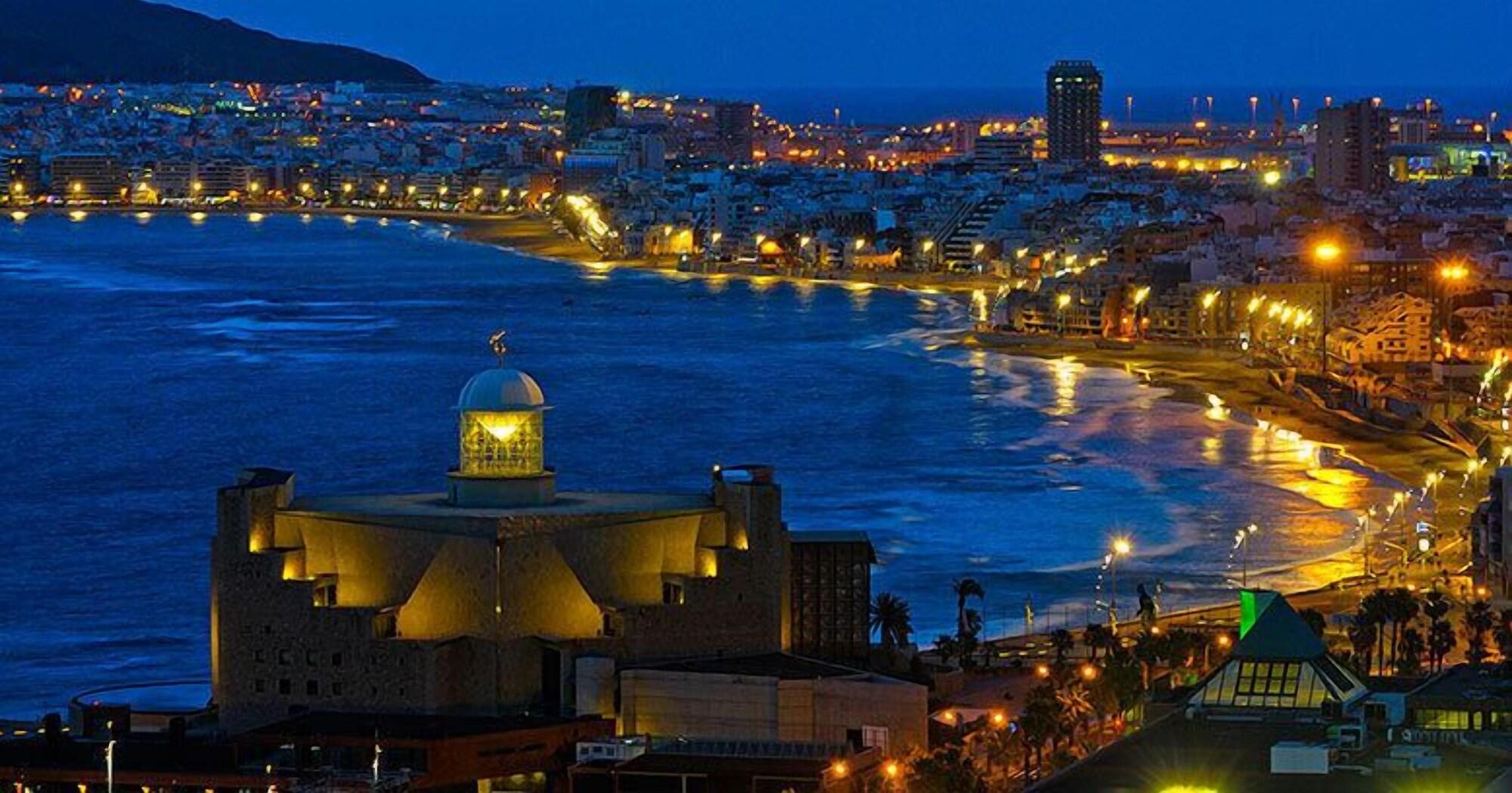 Vista Piscina Las Canteras Seaview IV by Canary365