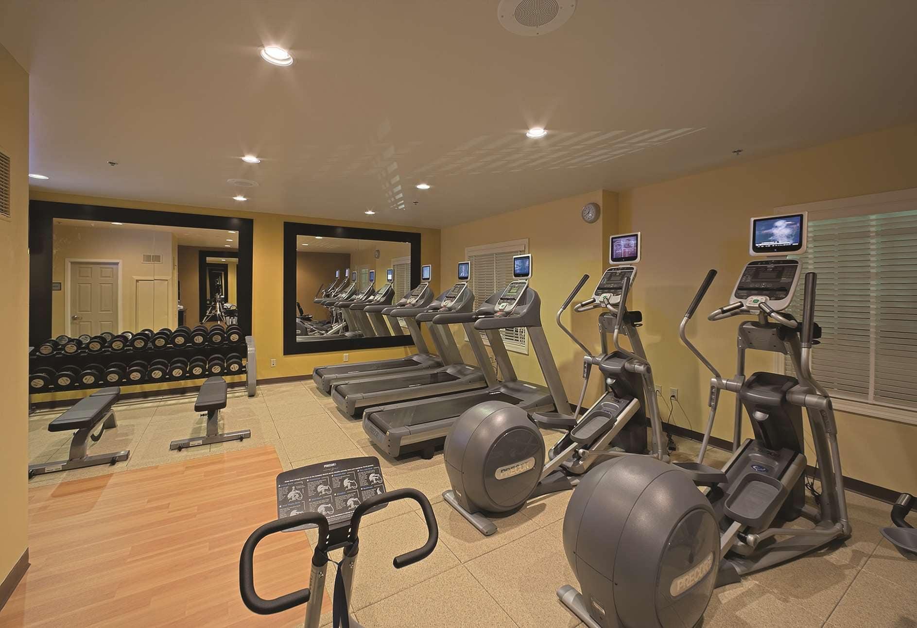 Gimnasio Doubletree Suites by Hilton at The Battery Atlanta