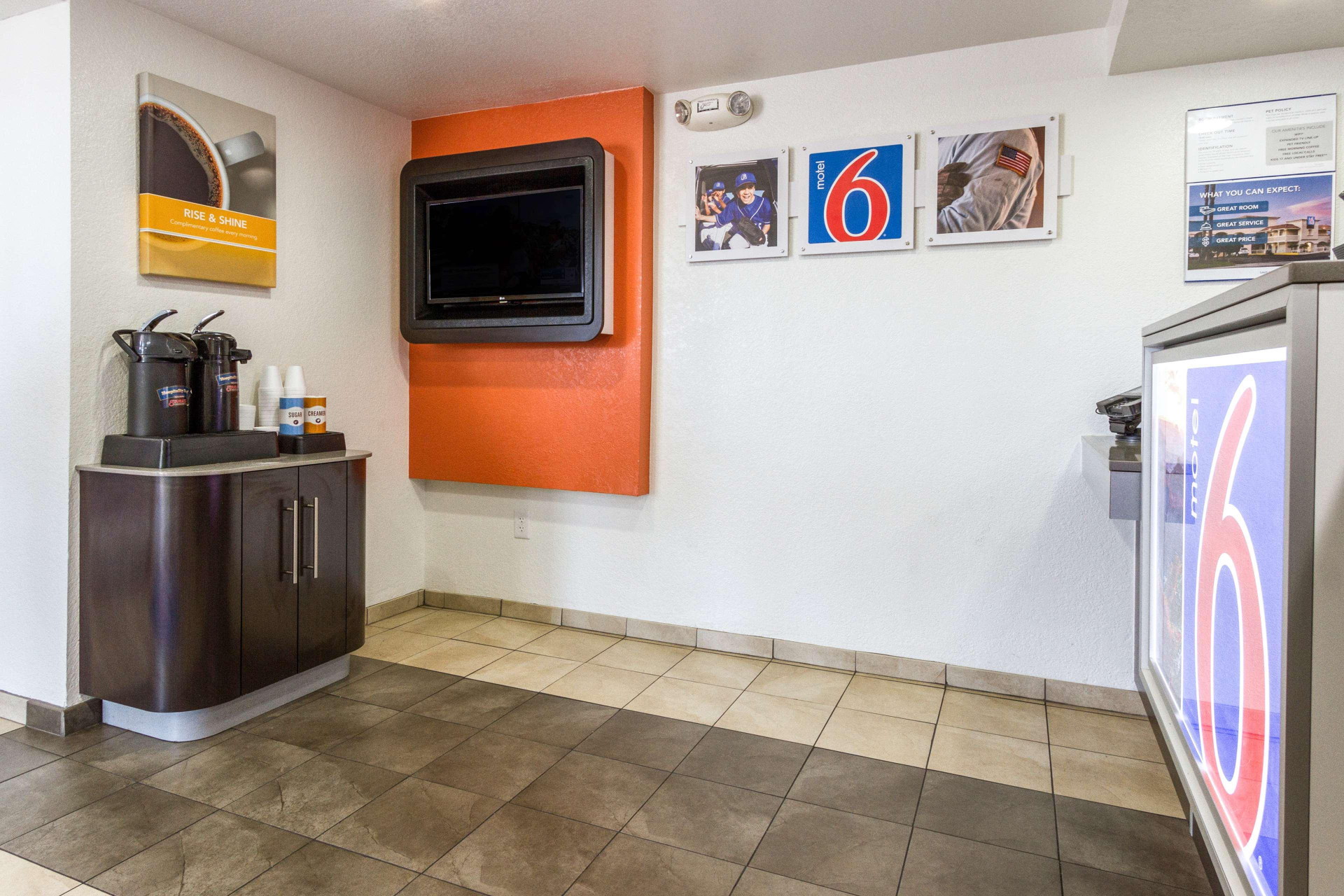 Vista Lobby Motel 6 Tempe, AZ – Phoenix Airport – Priest Dr