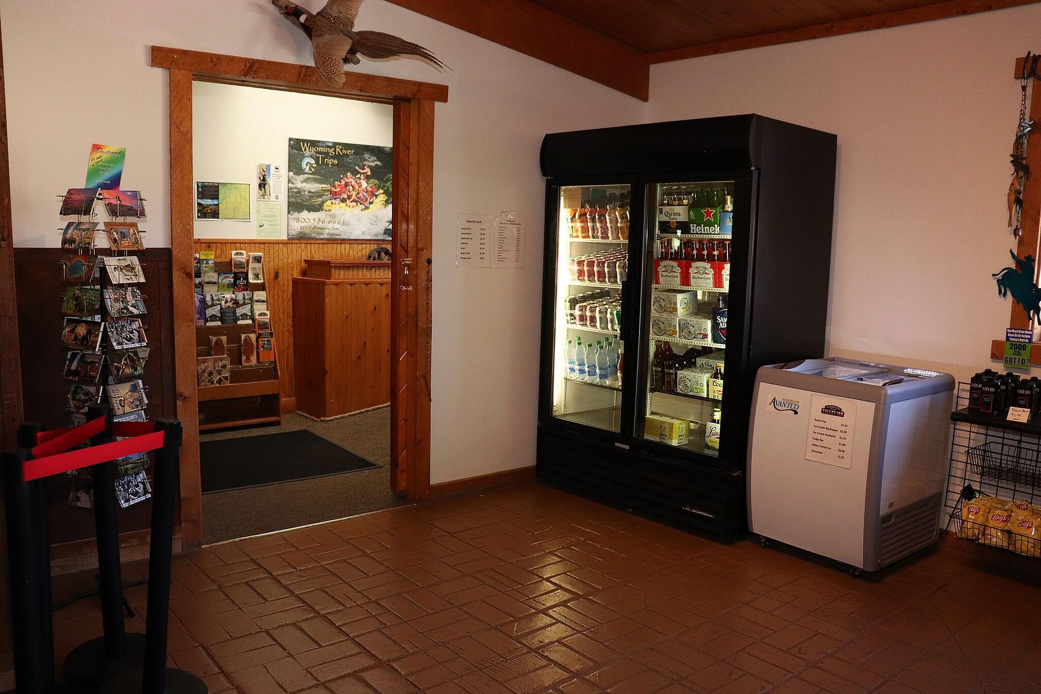 Vista Lobby Yellowstone Valley Inn