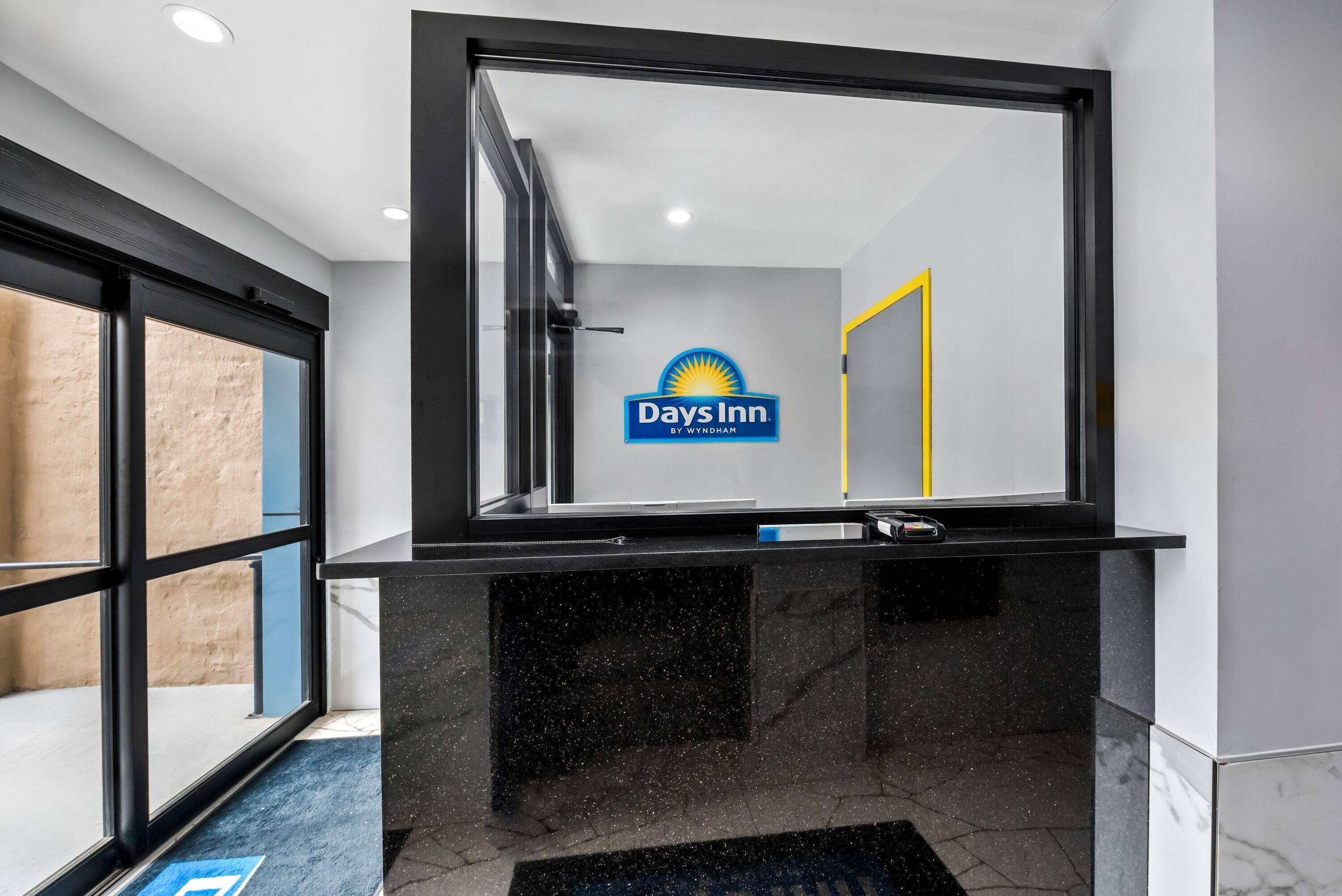 Vista Lobby Days Inn by Wyndham New York Chinatown