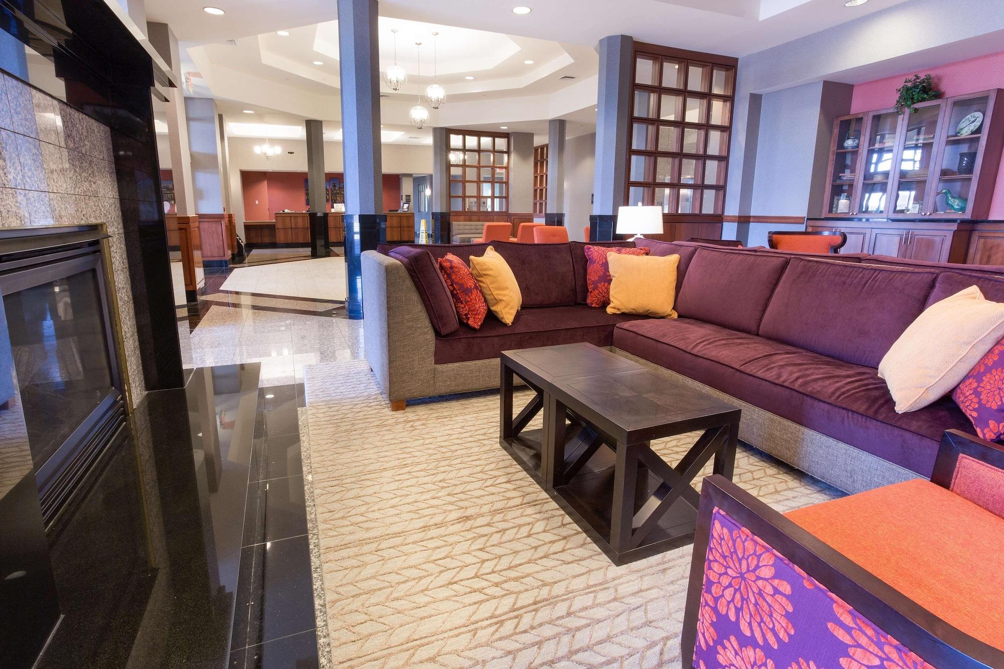 Vista Lobby Drury Inn & Suites Cincinnati Sharonville