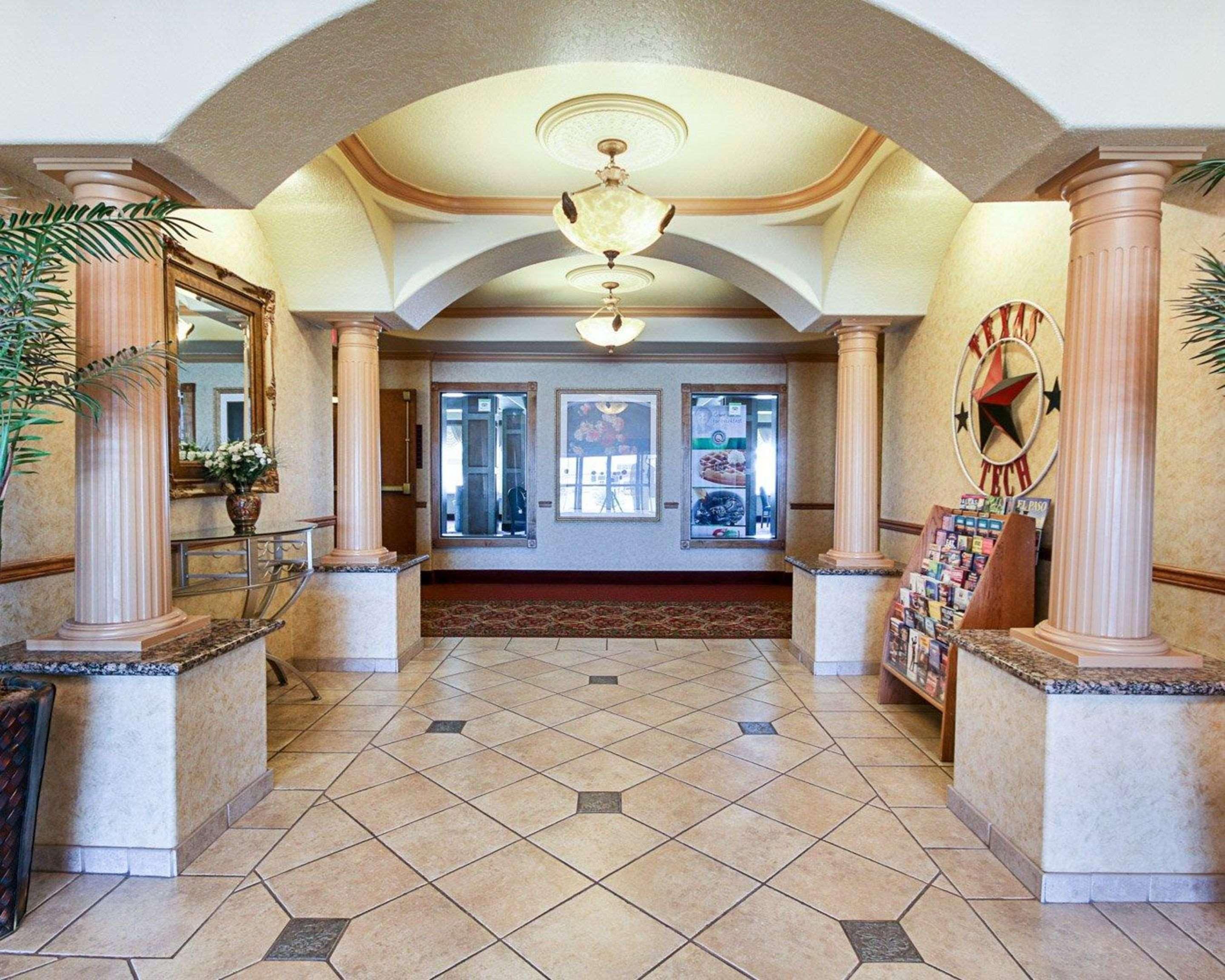 Vista Lobby Comfort Inn & Suites