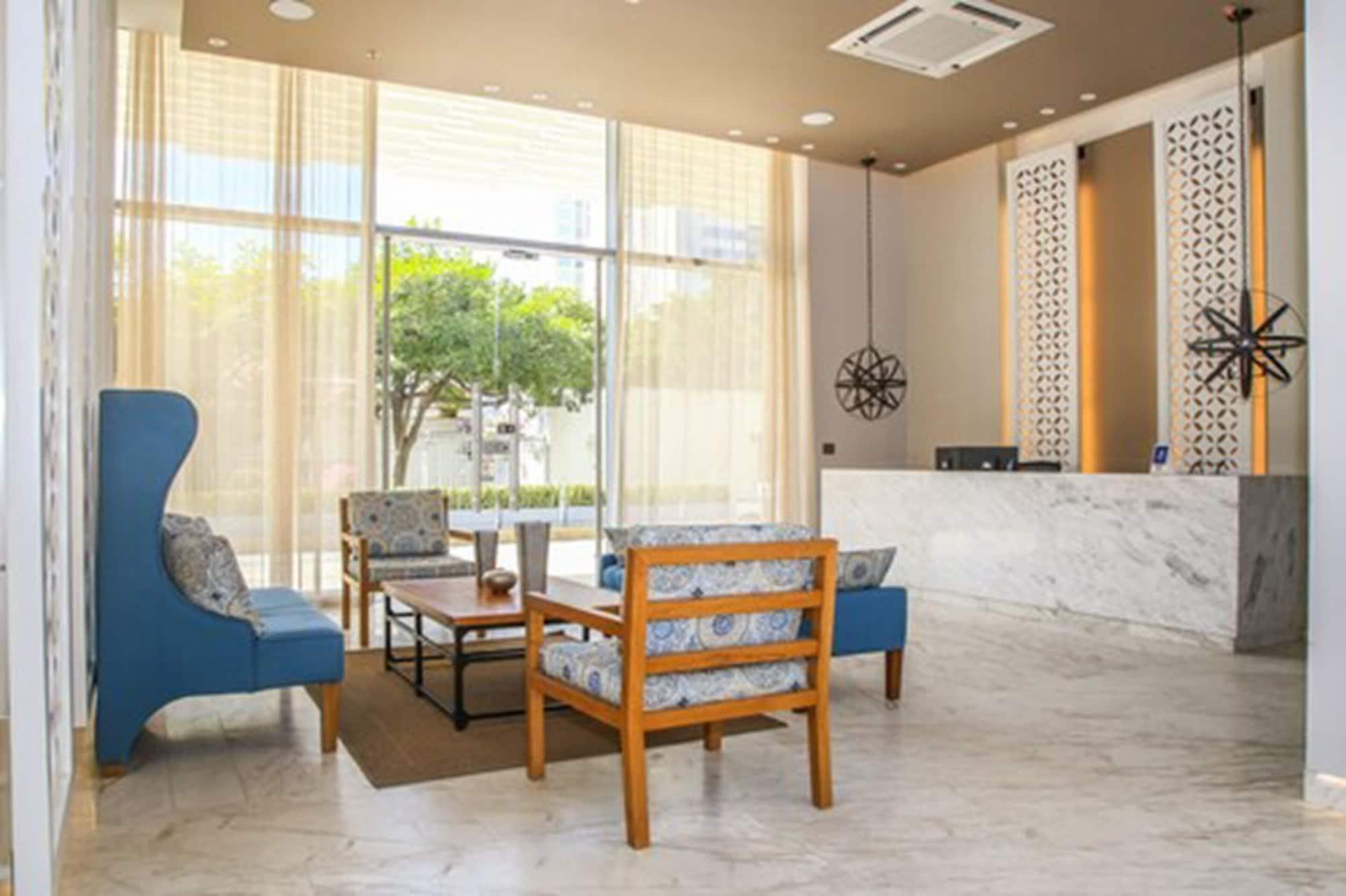 Vista do lobby Grand Marina Santa Marta