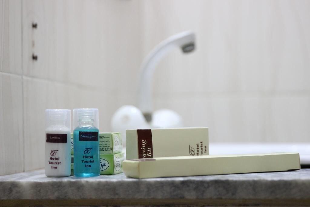 Equipamiento de Habitación Tourist INN