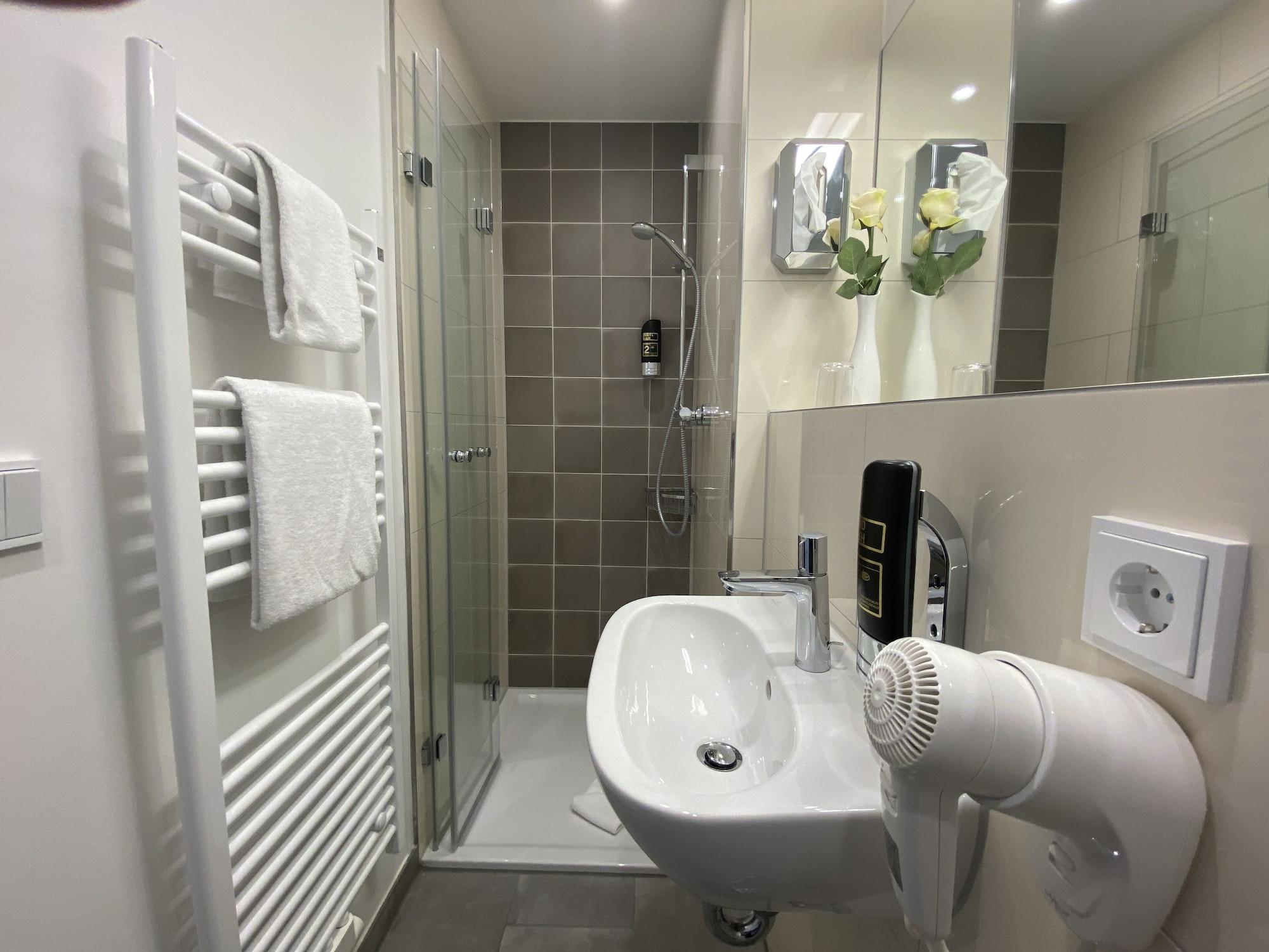 Equipamiento de Habitación Signature East Hotel Falk