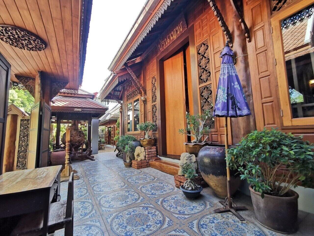 Vista Exterior Baanthep Antique Homestay