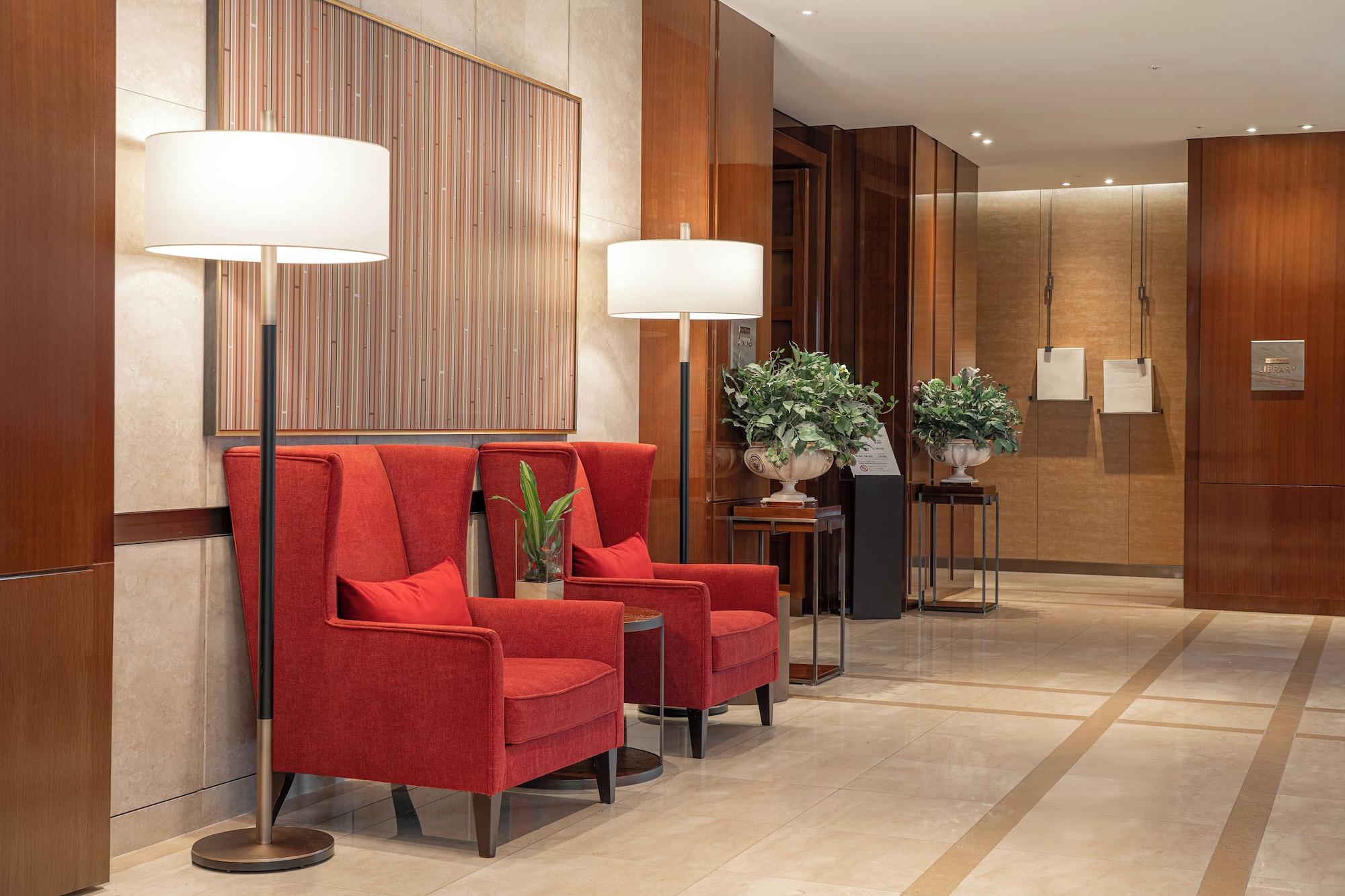 Vista Lobby Crown Park Hotel