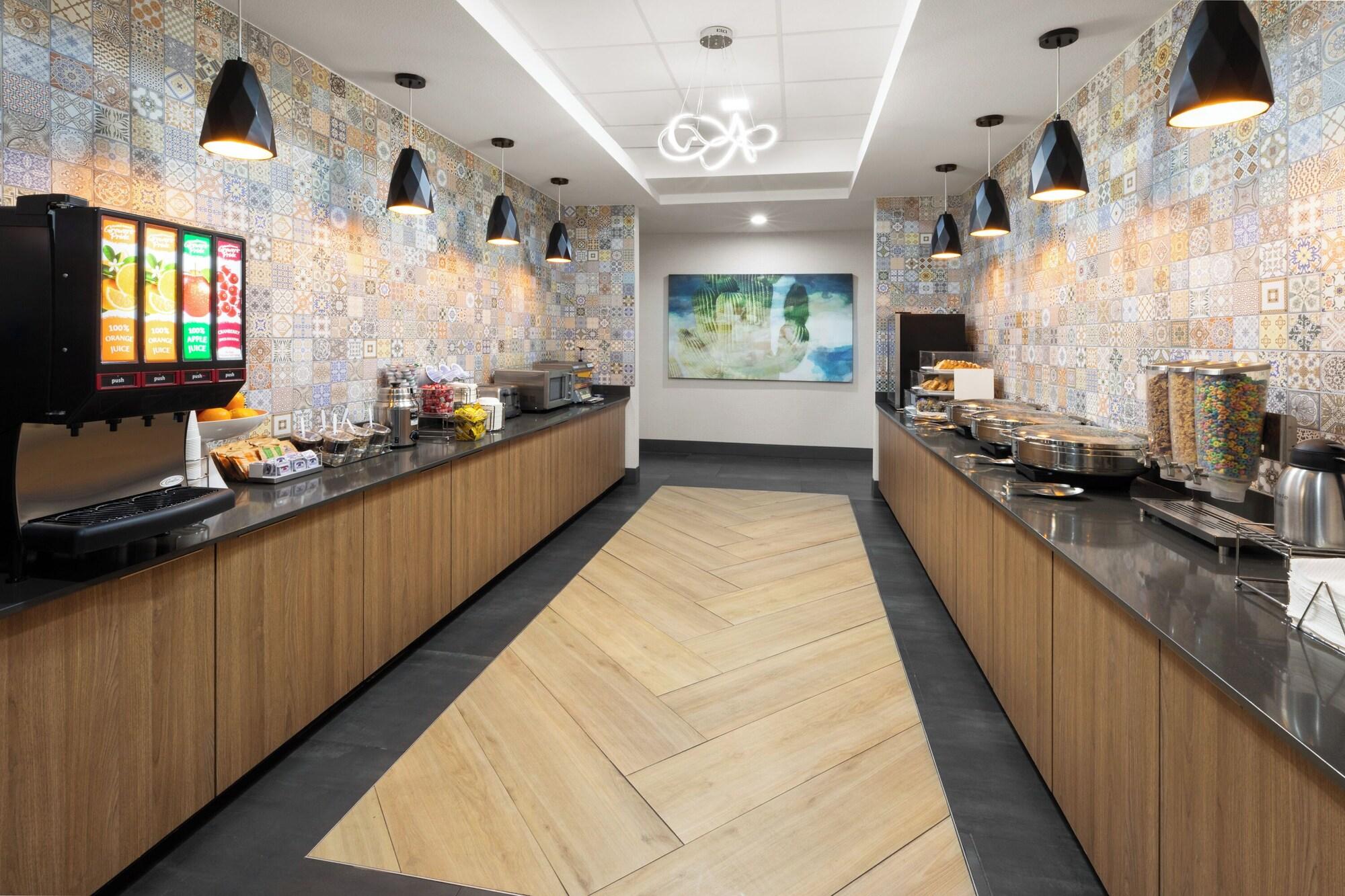 Restaurant La Quinta Inn & Suites by Wyndham El Paso East Loop-375