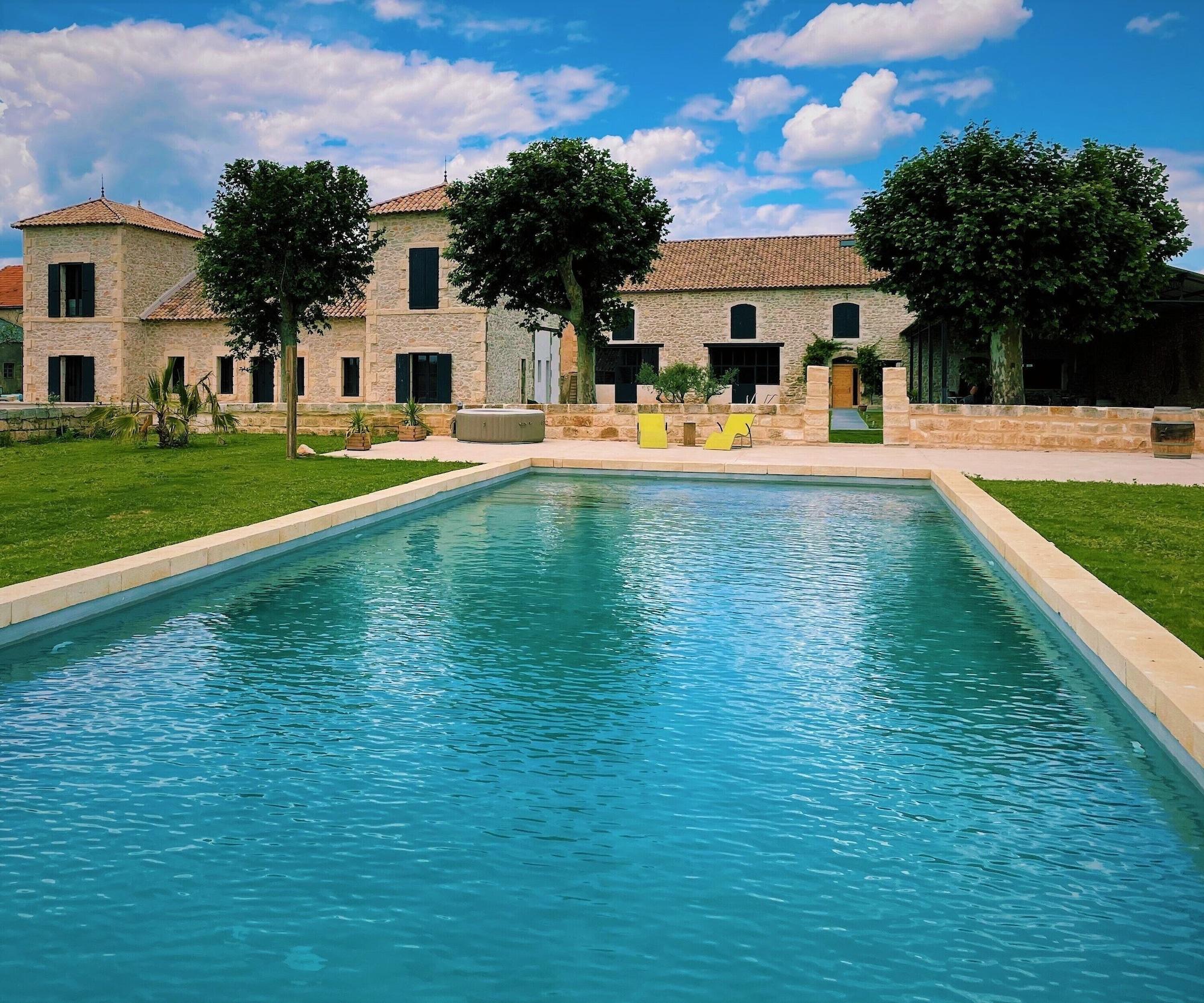 Varios Manoir du Marquis de Montcalm