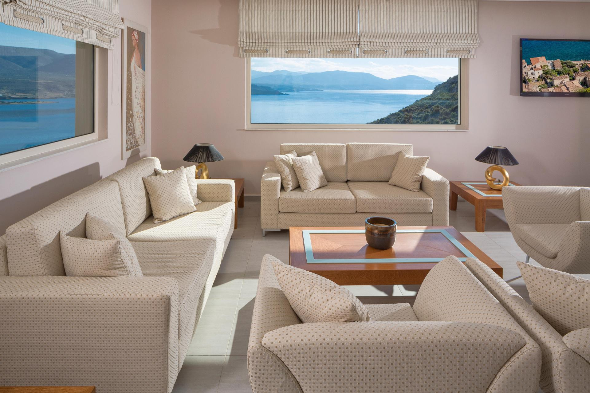 Vista Lobby Princess Kyniska Suites
