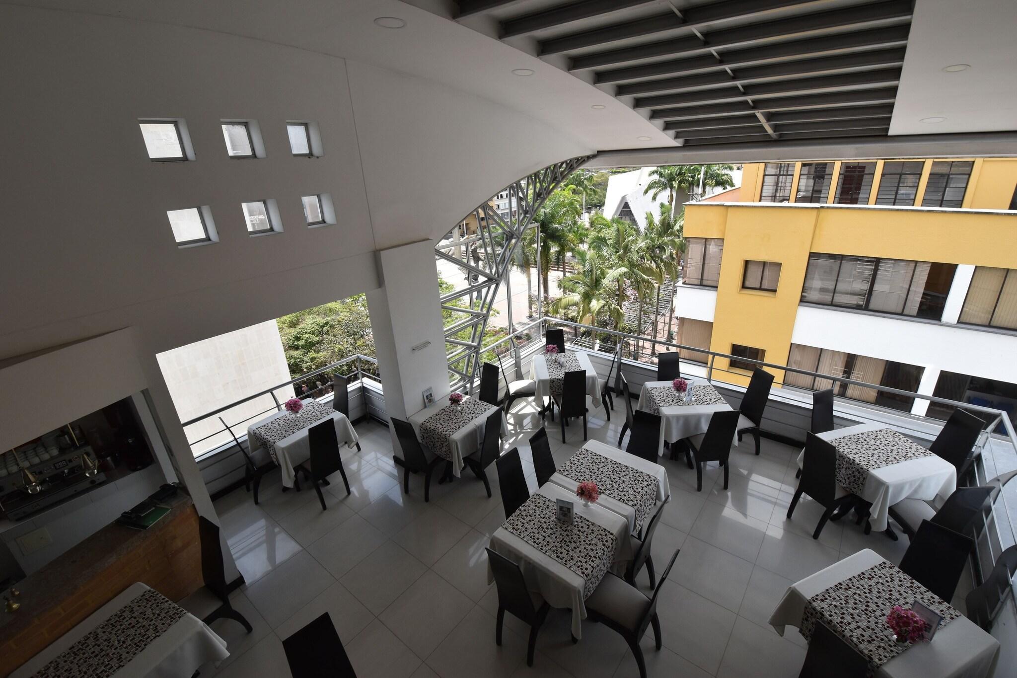 Vista Lobby Hotel Bolivar Plaza
