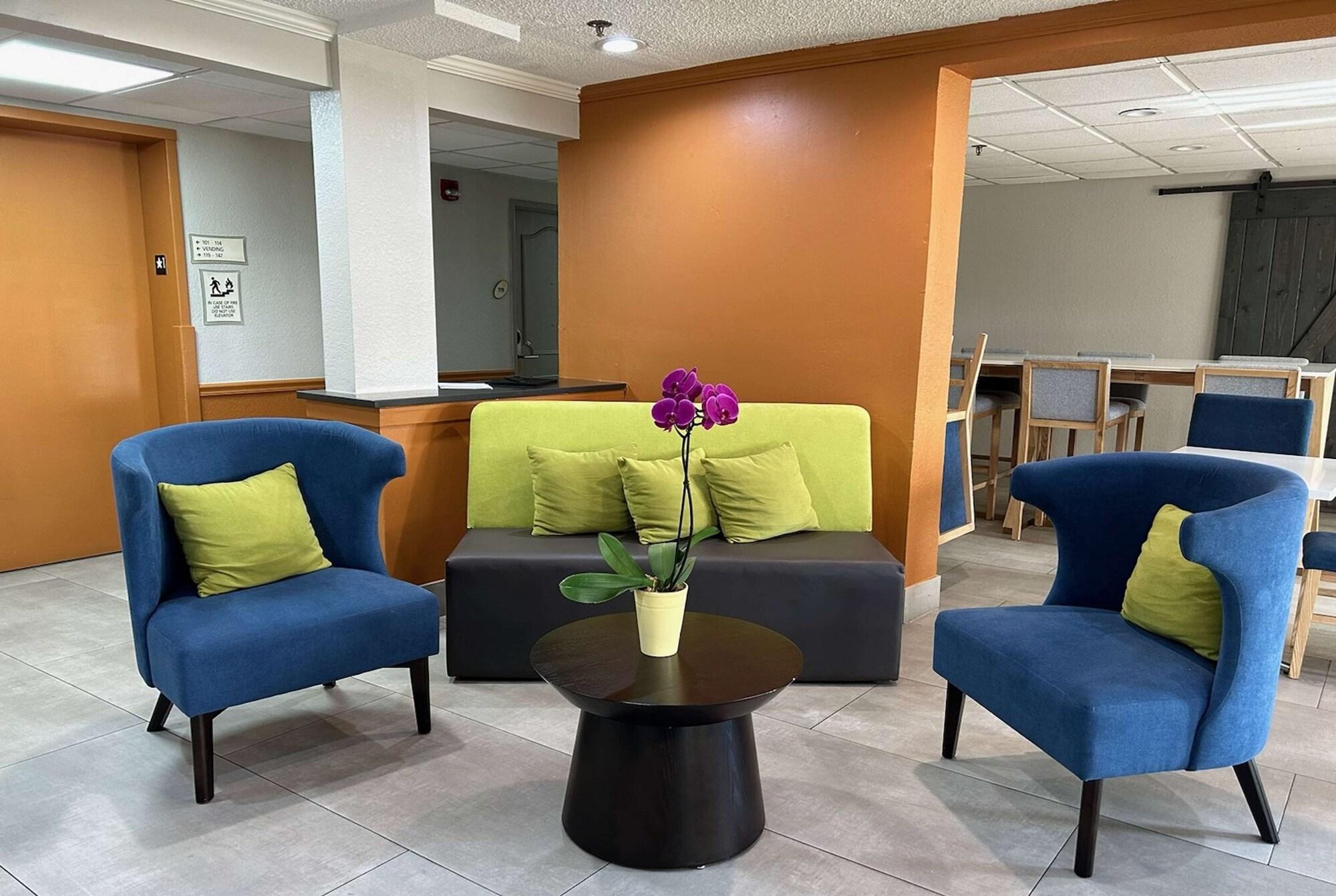 Vista Lobby La Quinta Inn & Suites by Wyndham Orlando South