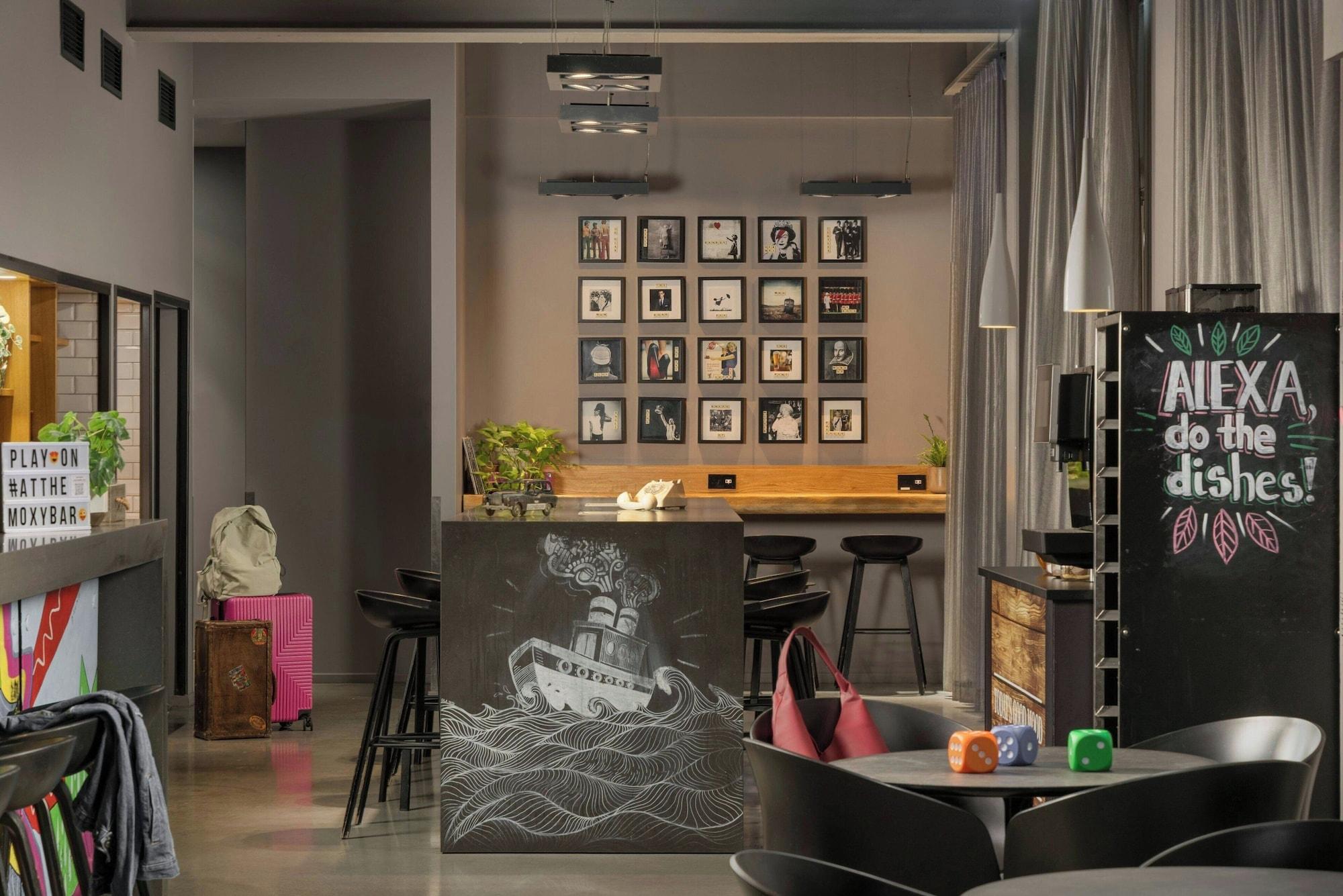 Restaurant Moxy London Excel