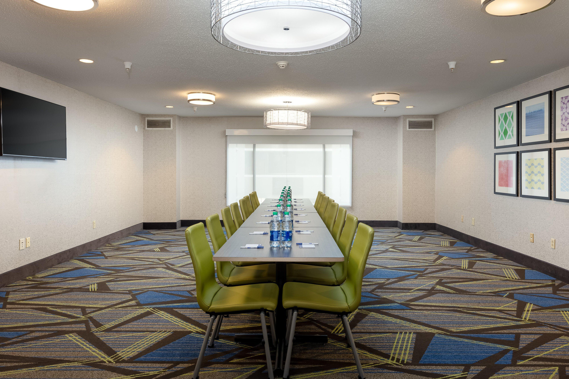 Centro de Negocios Holiday Inn Express & Suites Milton East I-10