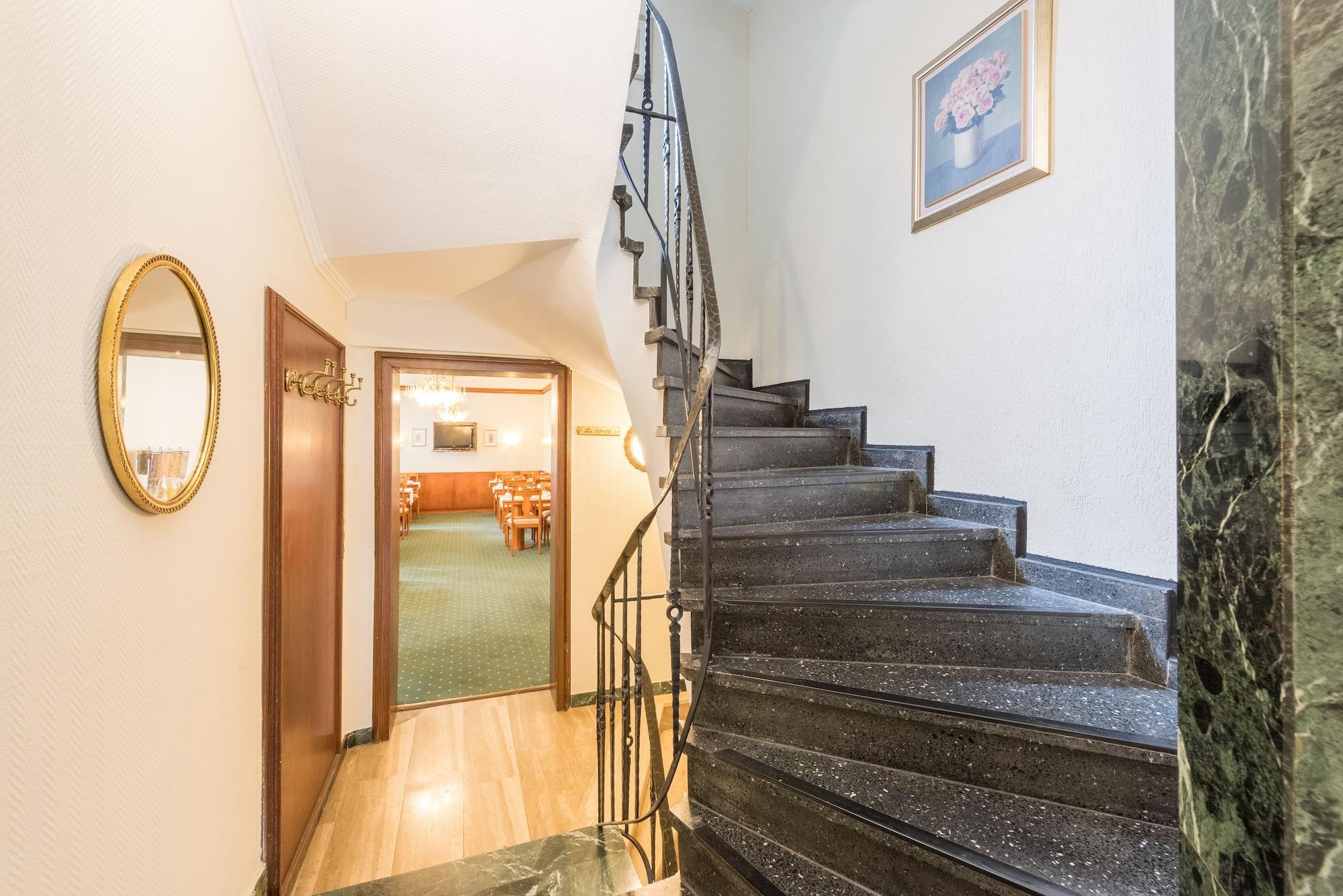 Varios Windsor Hotel
