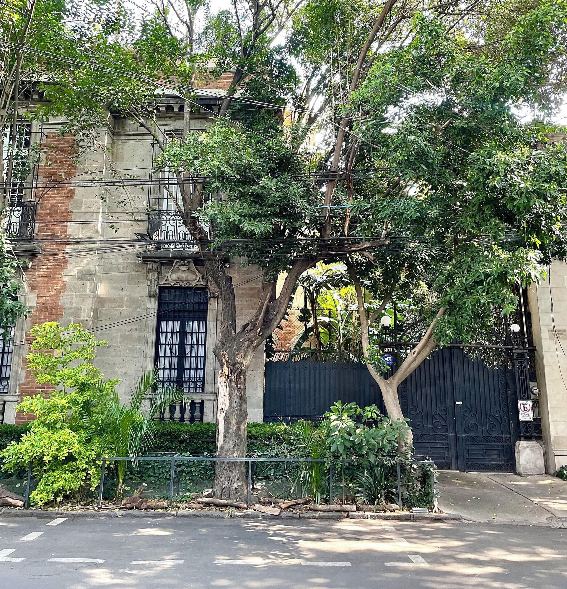 Varios Maison du comte