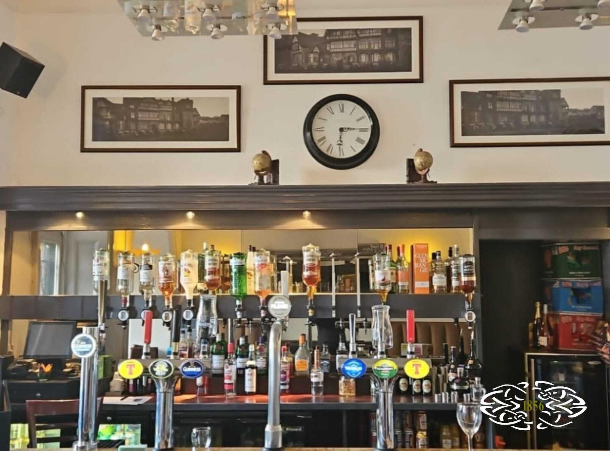 Bar/Salón Royal Marine Hotel