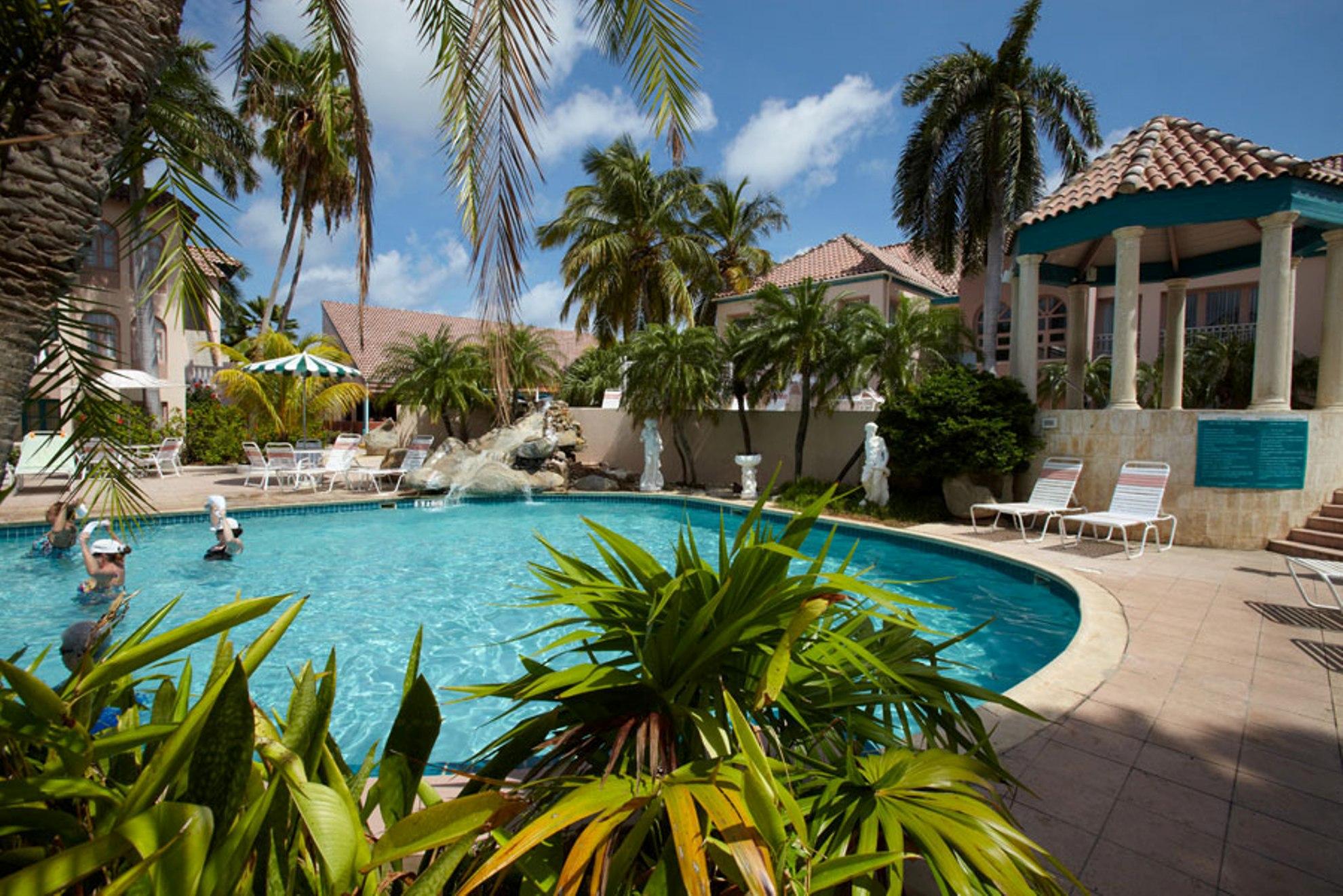 Vista da piscina Caribbean Palm Village Resort