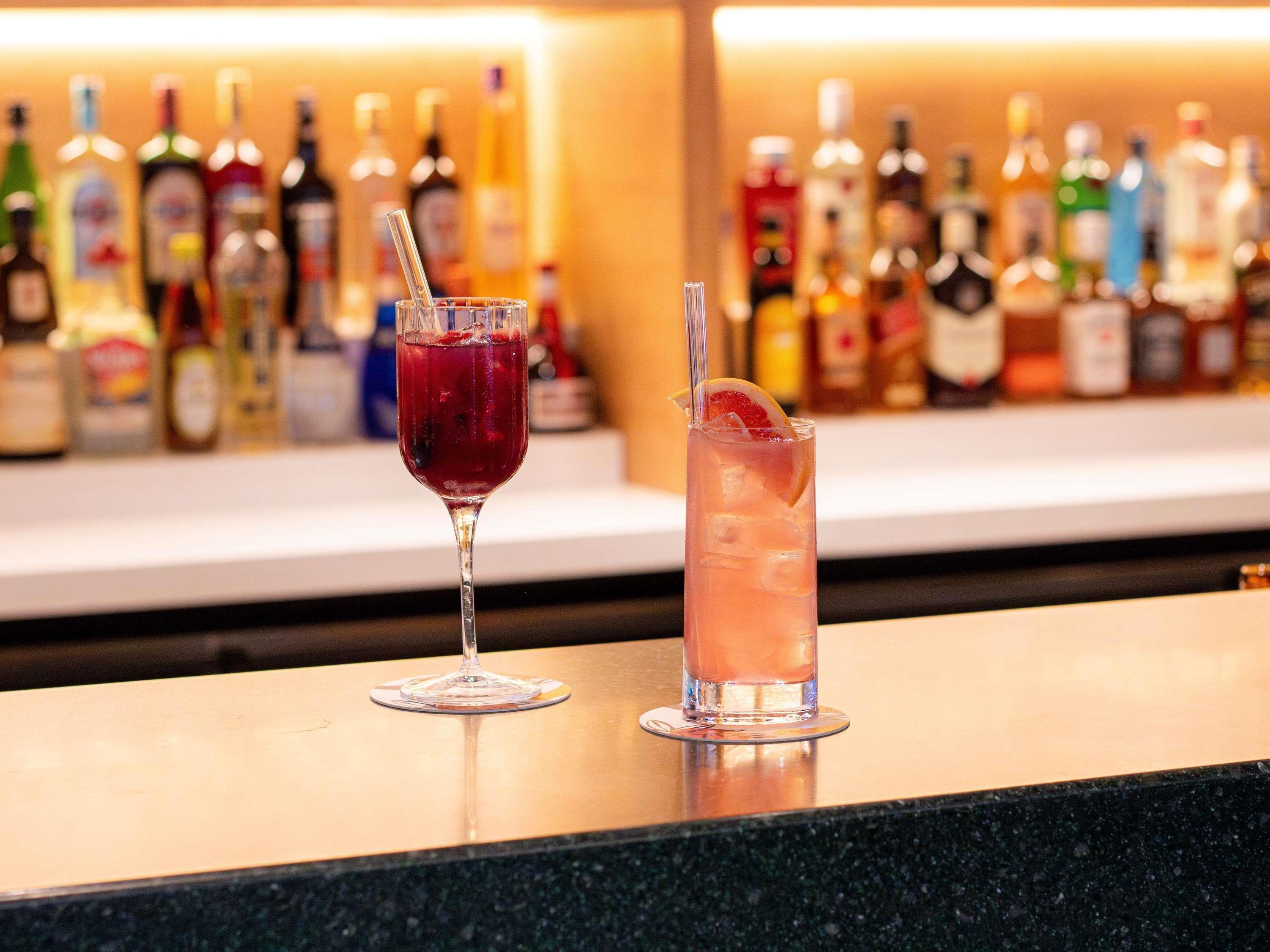 Bar/Salón Novotel Zurich Airport Messe