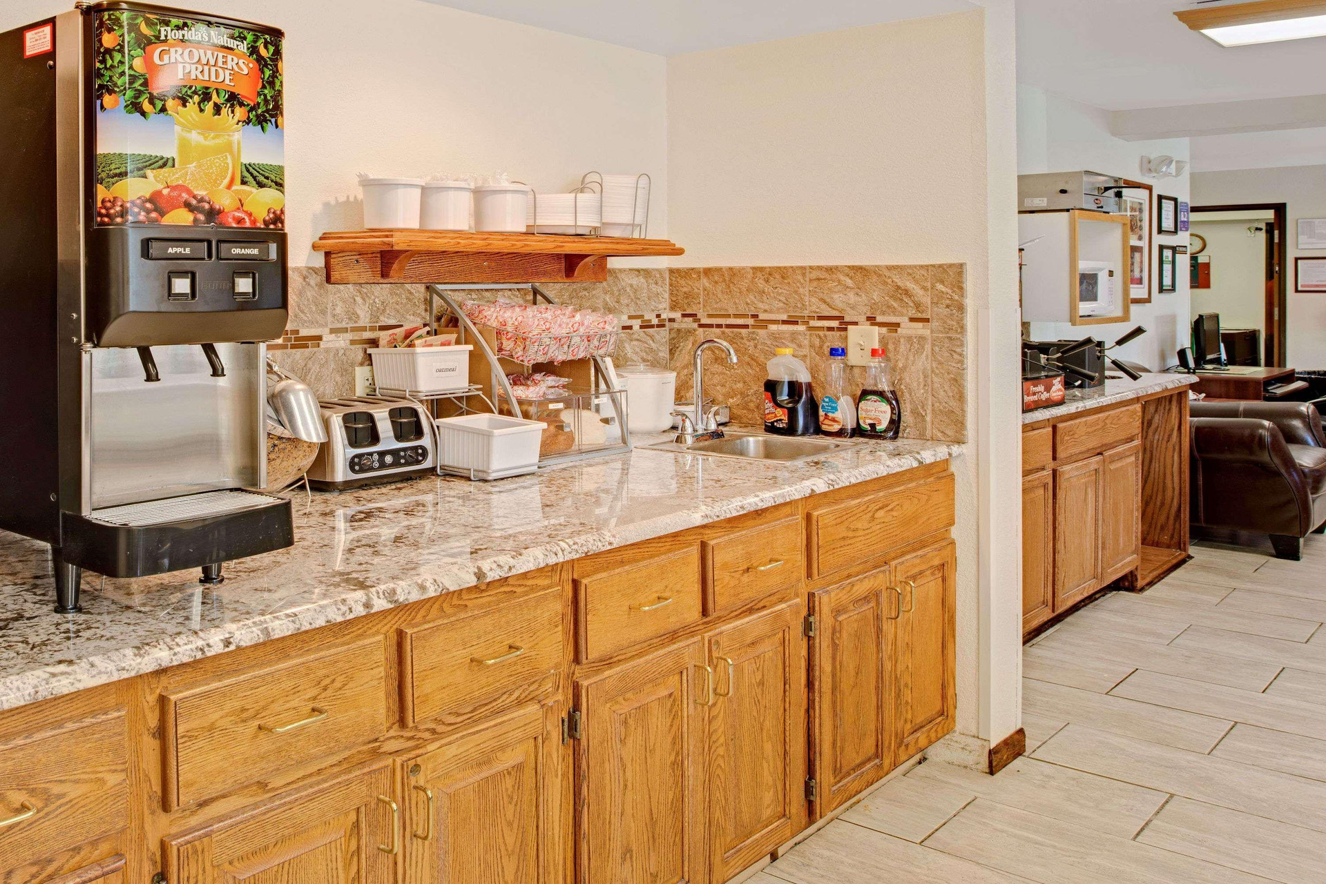 Restaurant Super 8 by Wyndham Omaha Eppley Airport/Carter Lake