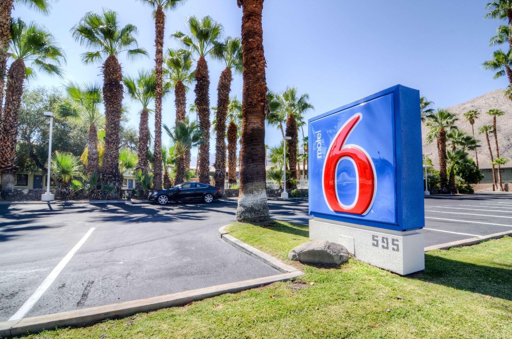 Varios Motel 6 Palm Springs, CA - East - Palm Canyon