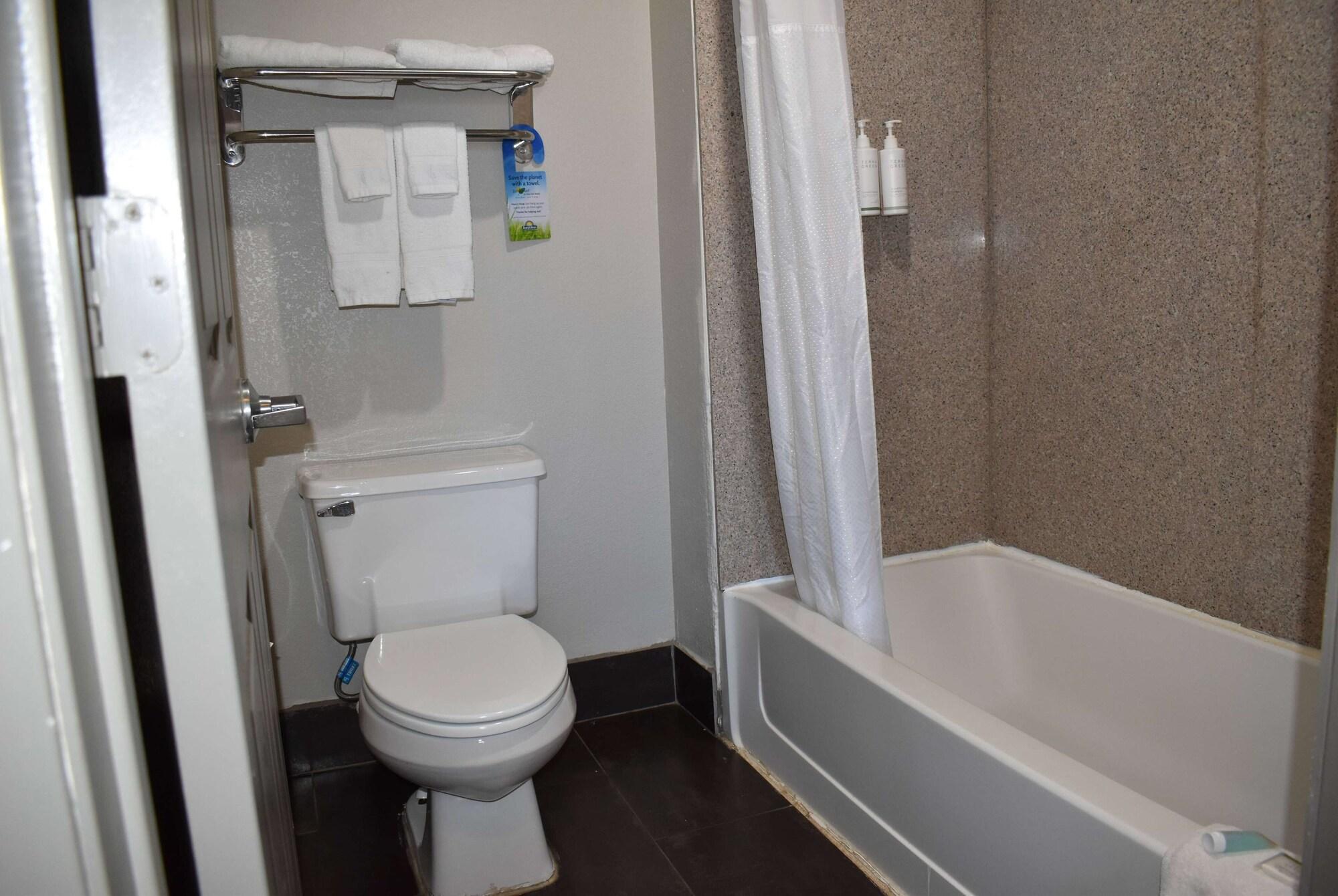Equipamiento de Habitación Days Inn by Wyndham Nacogdoches/SFA University/Downtown